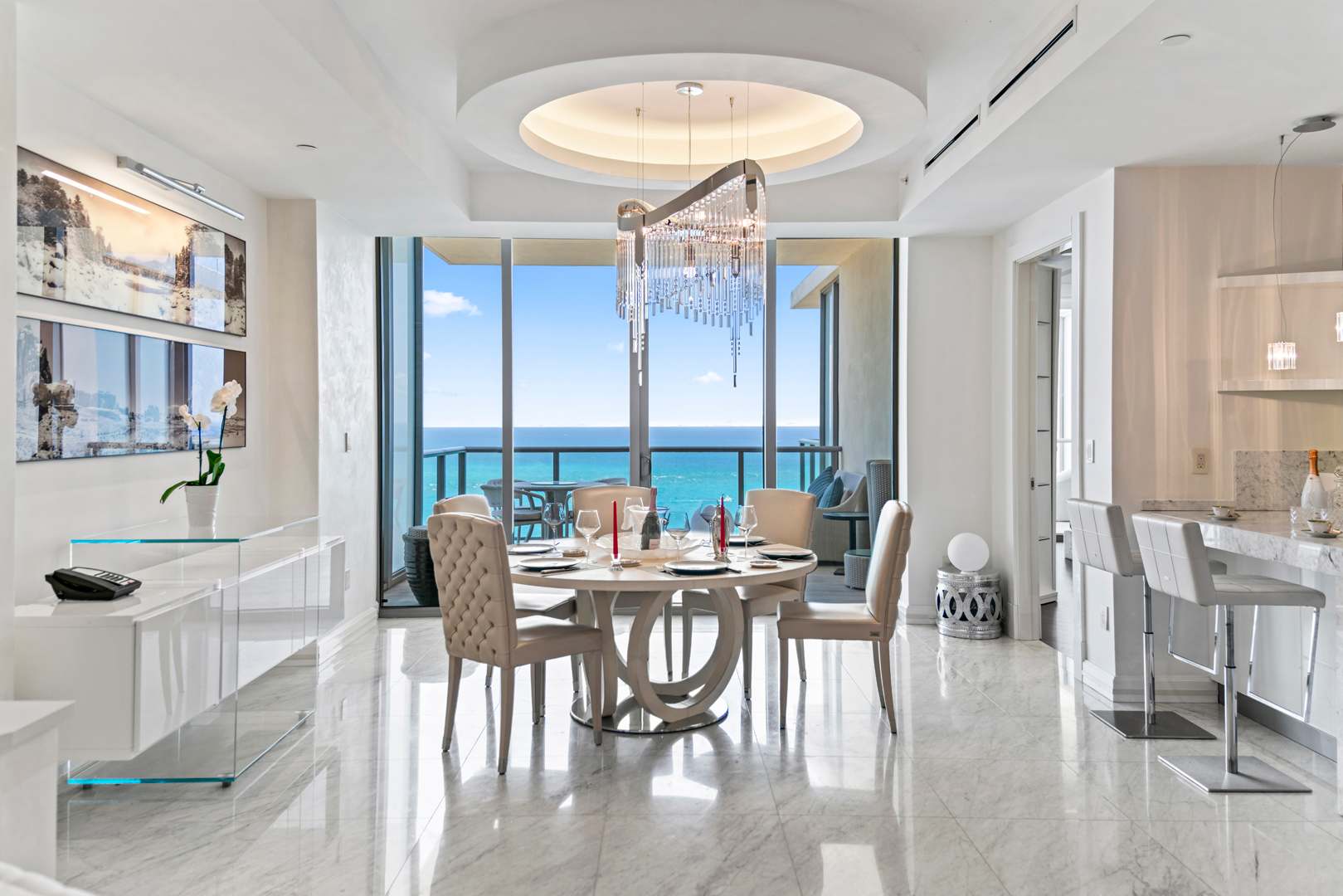 Luxury 5 Stars - Oceanfront Stay for 4 with World-Class Amenities