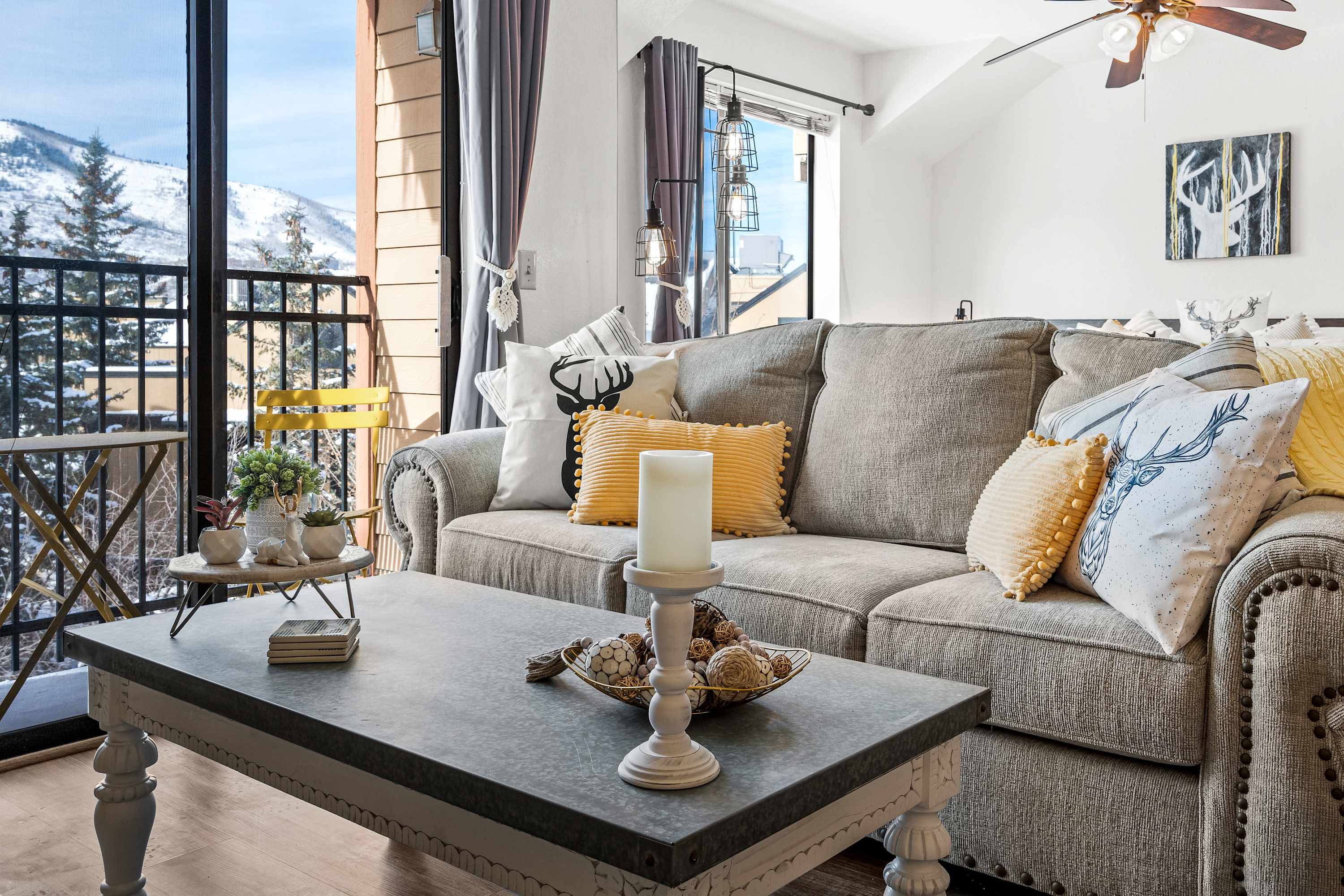 Open-plan Studio w/ Private Balcony, Sleeper Sofa, Lots of Natural Light & Custom Art