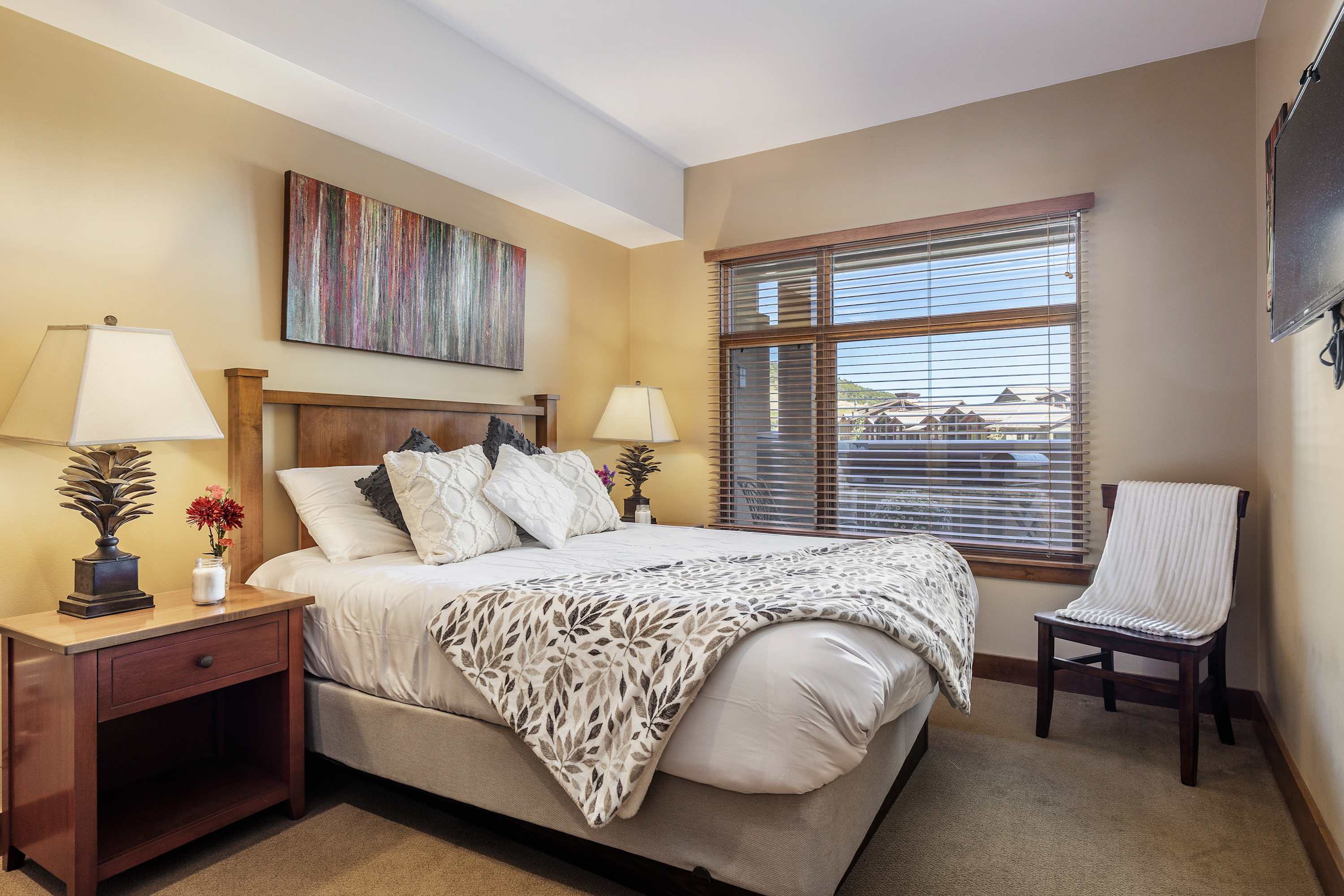 Sun Queen Bedroom | Queen Bed