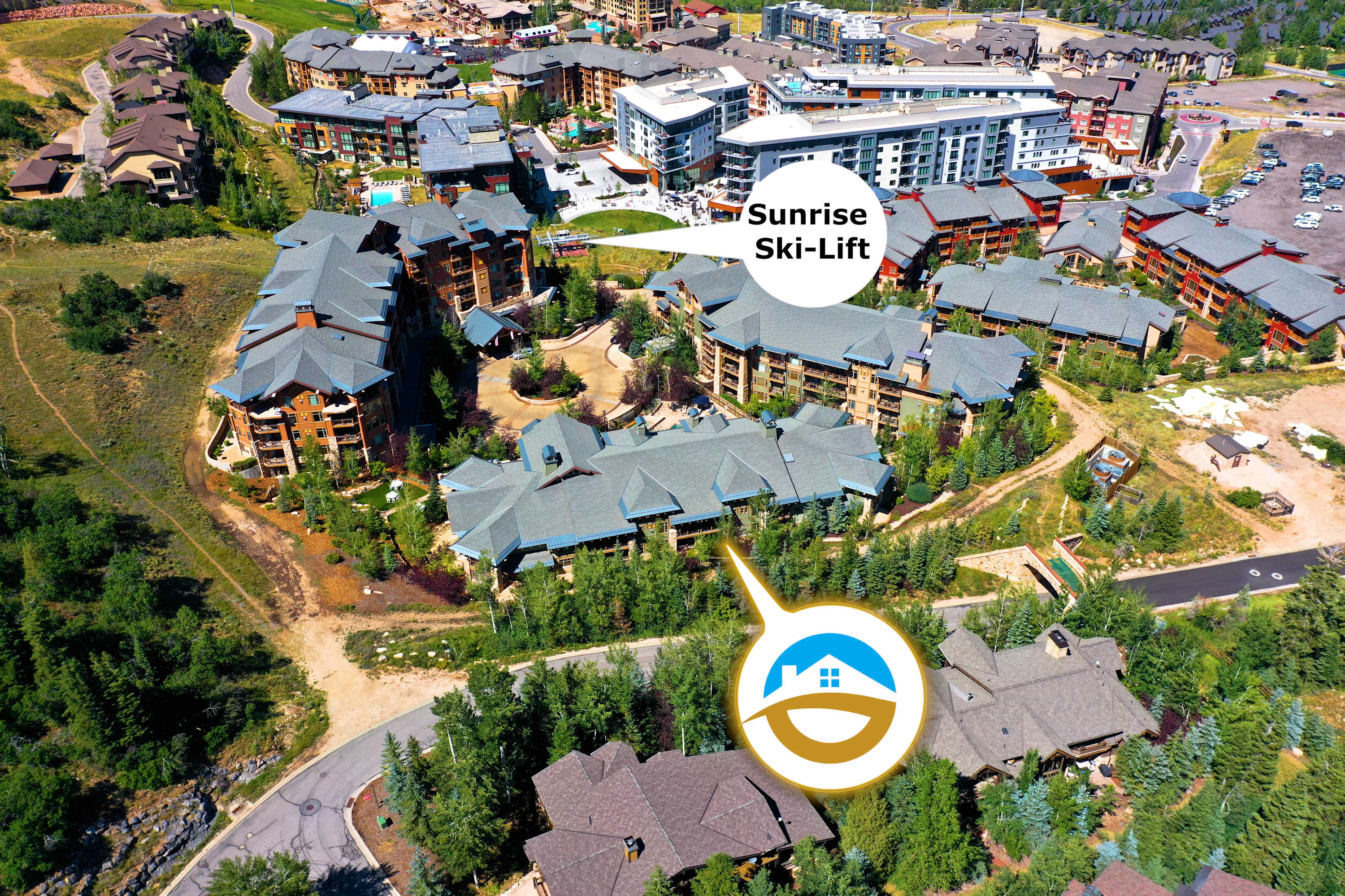 SKI-IN/SKI-OUT | TOP FLOOR | KING BED | PRIVATE BALCONY