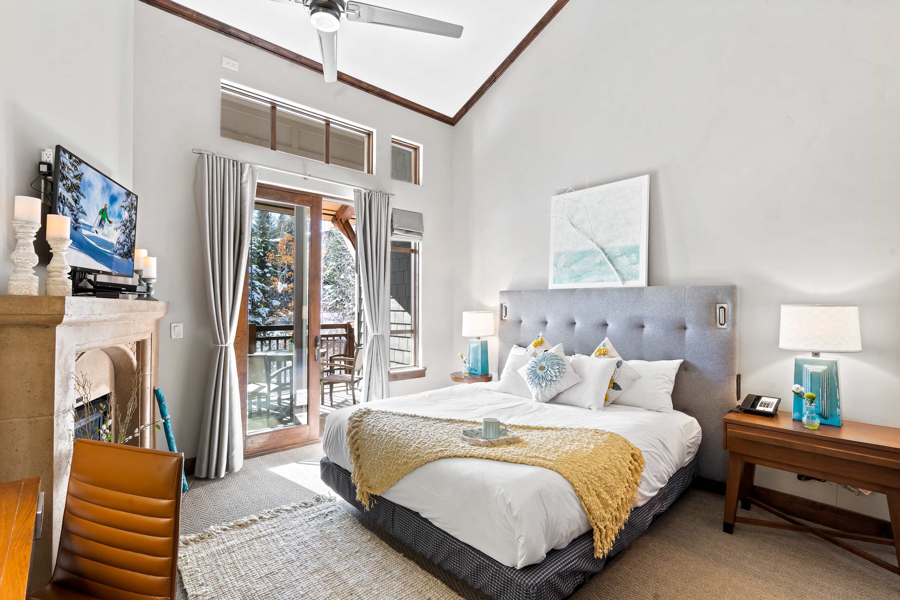 King Bed, Private Balcony, Fireplace, Desk, Kitchenette/Coffee Bar & En-Suite