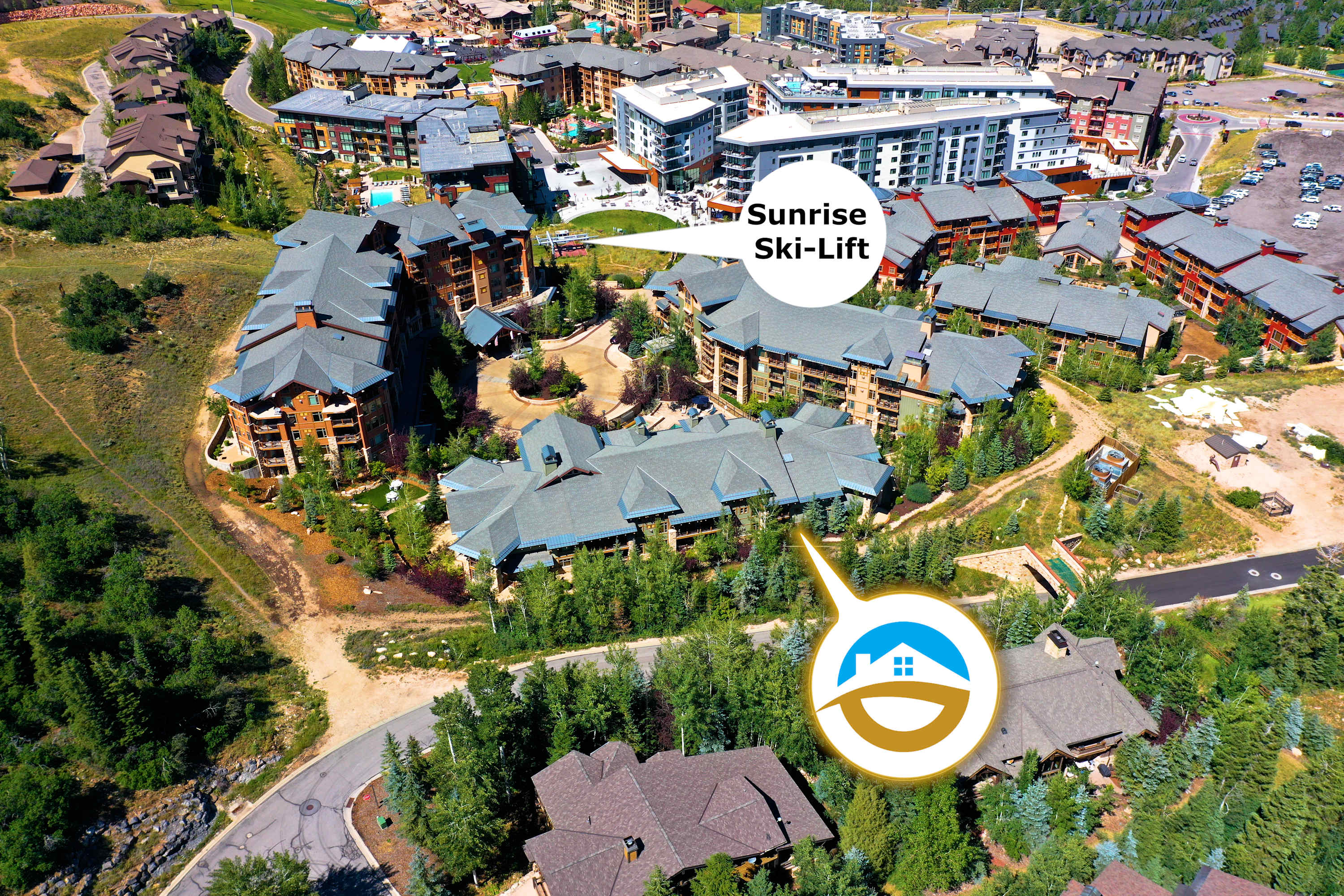 SKI-IN/SKI-OUT | 2 QUEEN BEDS | SLEEPS 4 | PRIVATE BALCONY