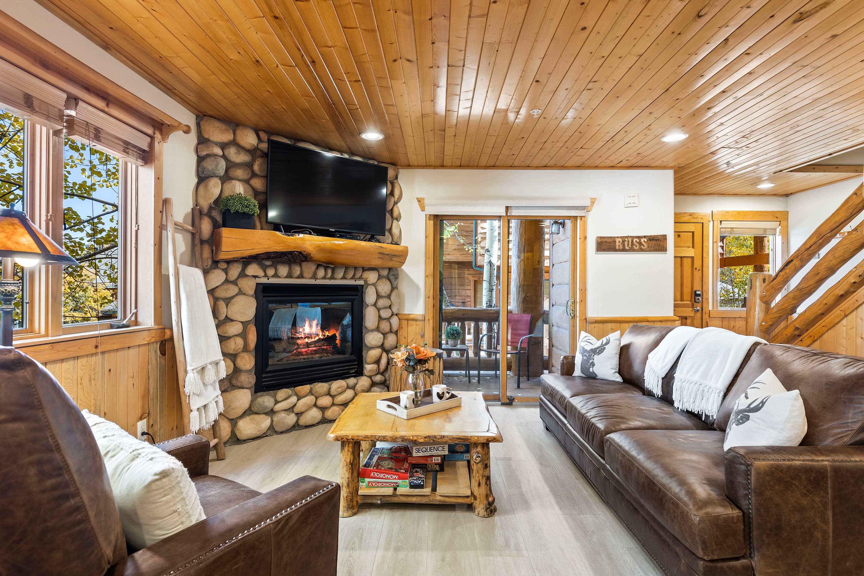 Featured Property Lazy Bear Log Cabin - Canyons Park