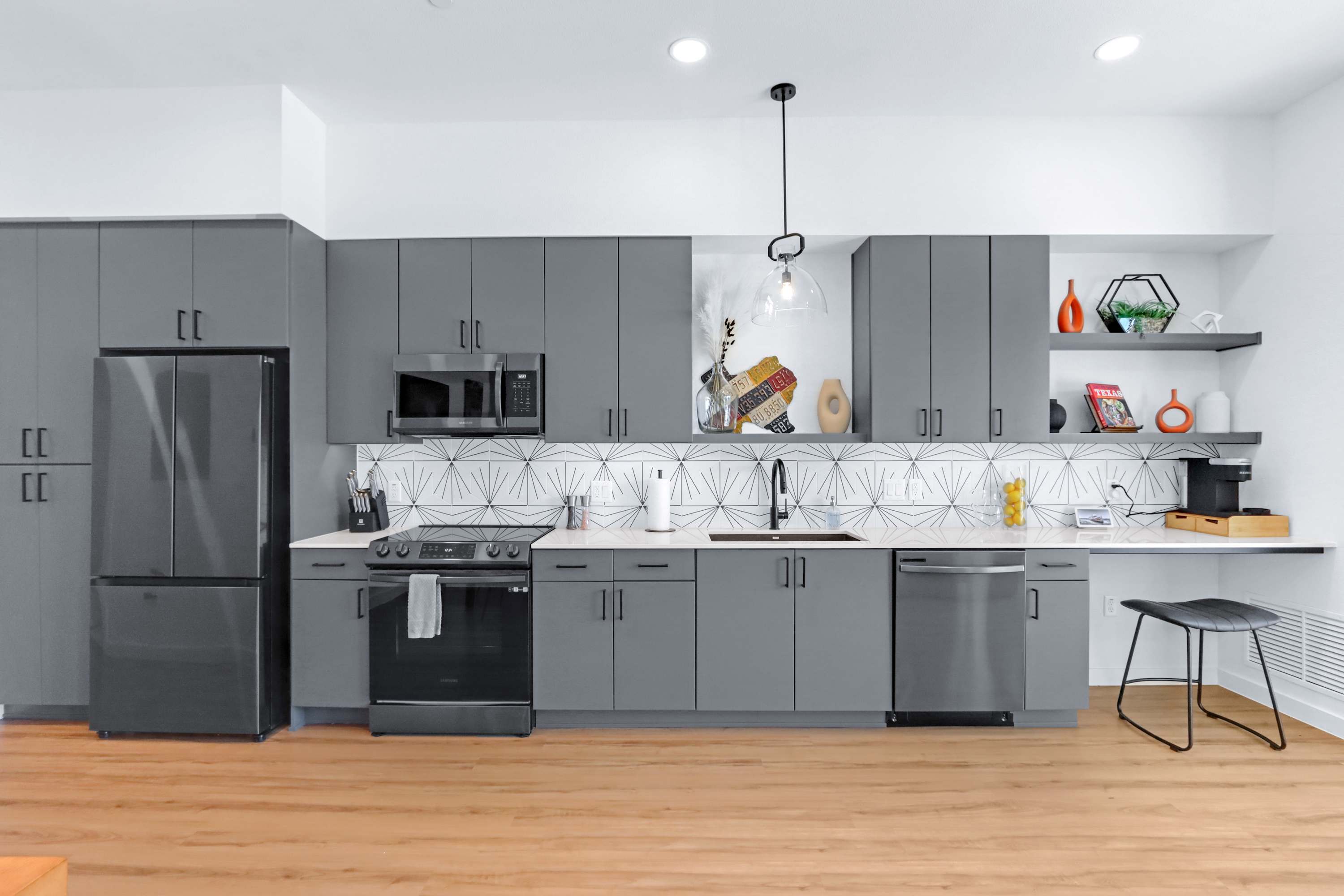 Pure Texas Poolside Oasis - Steps to Entertainment 4