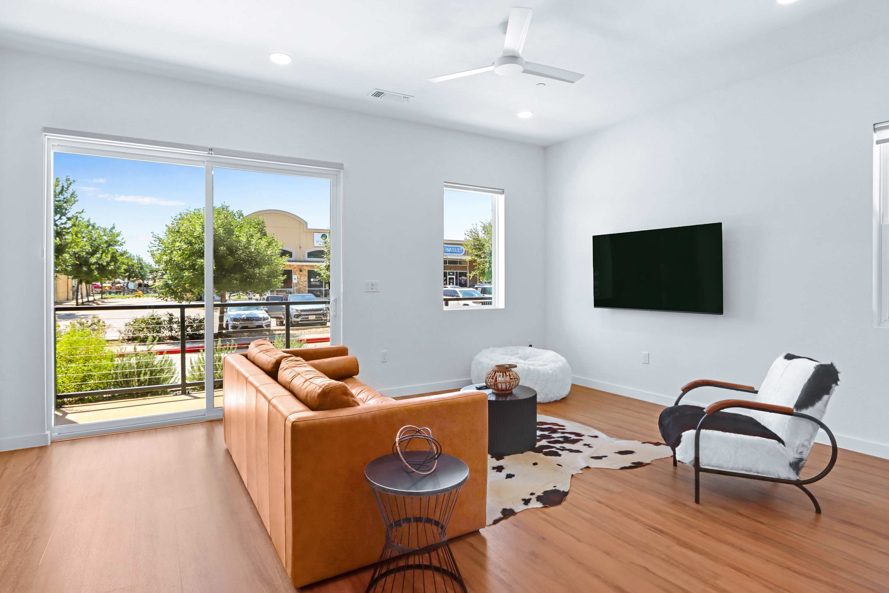 Pure Texas Poolside Oasis - Steps to Entertainment 6