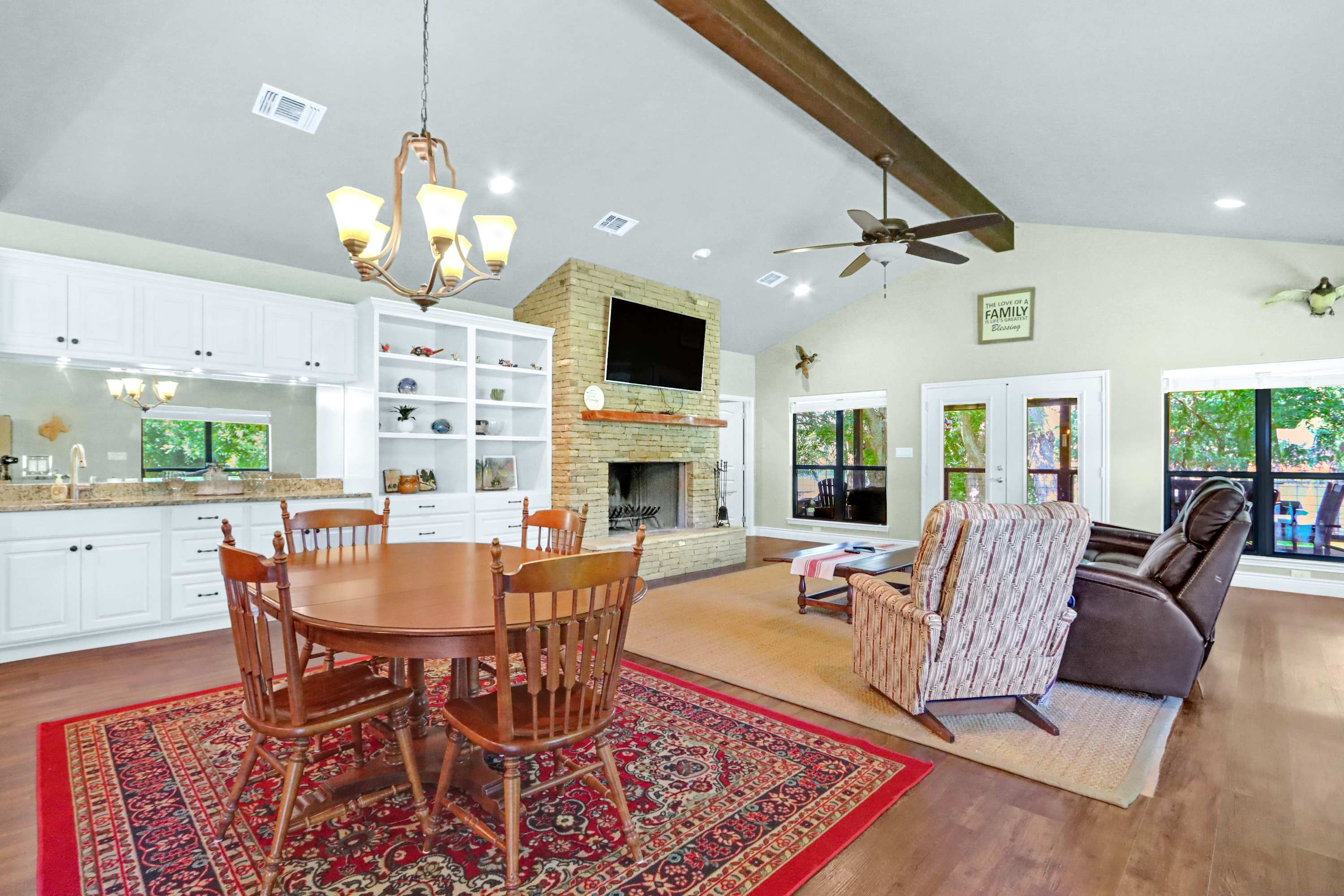 Beautiful Lakefront Cabin | Firepit | Grill Smoker 4