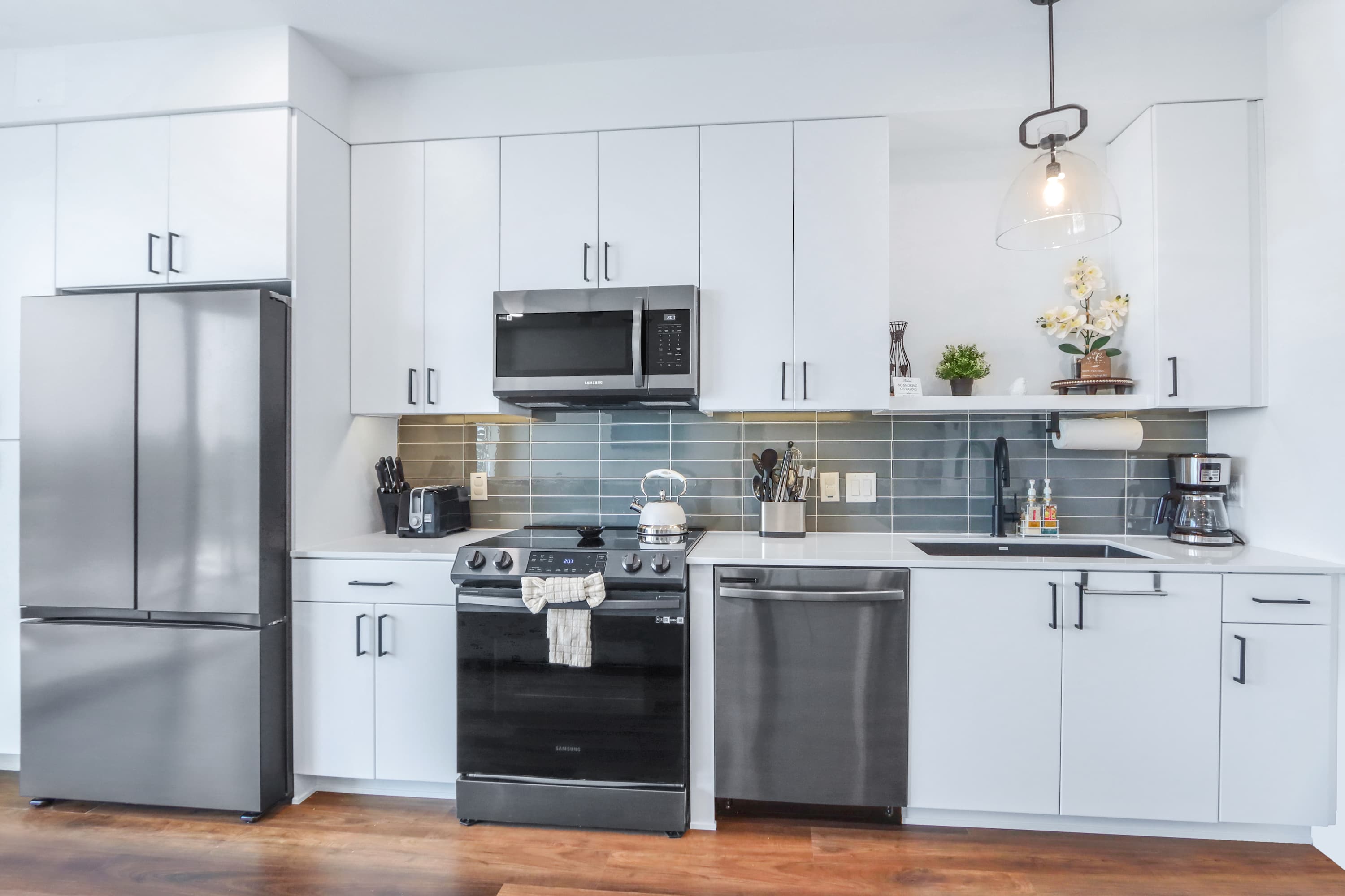 Chic Condo Minutes to Downtown, Gruene, & More 5