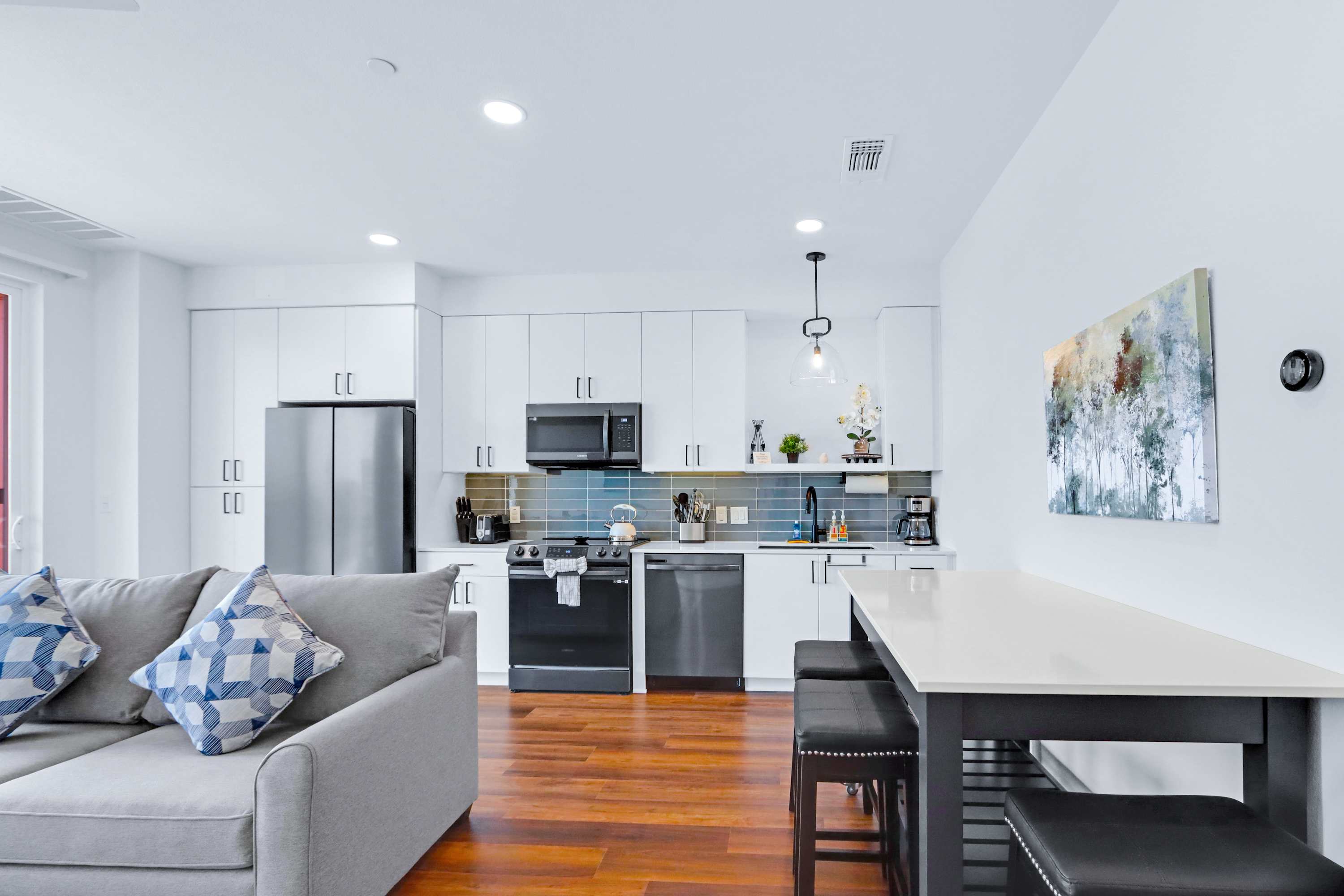 Chic Condo Minutes to Downtown, Gruene, & More 8