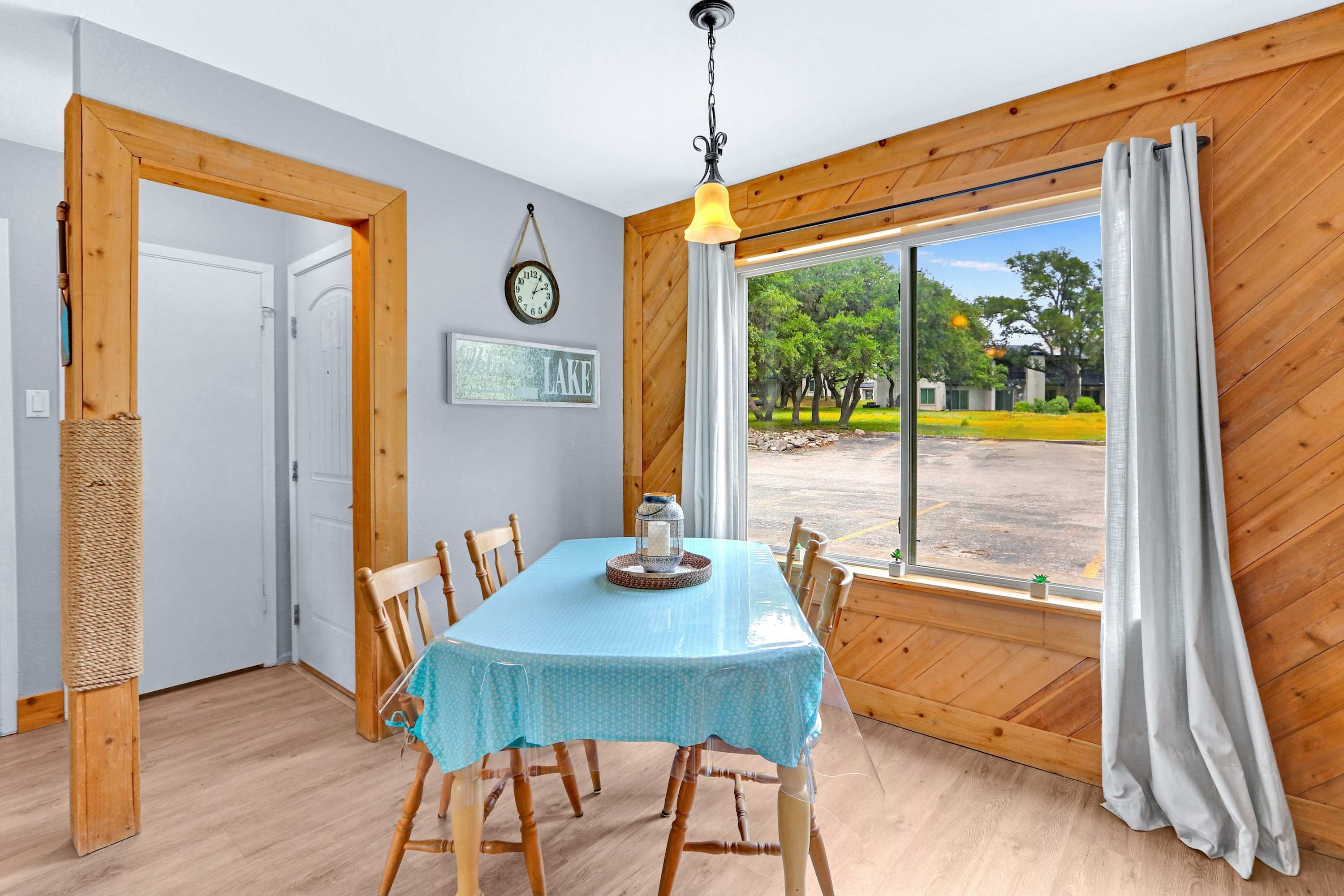 Charming Lakeside Condo - Moments to Lake Fun 6