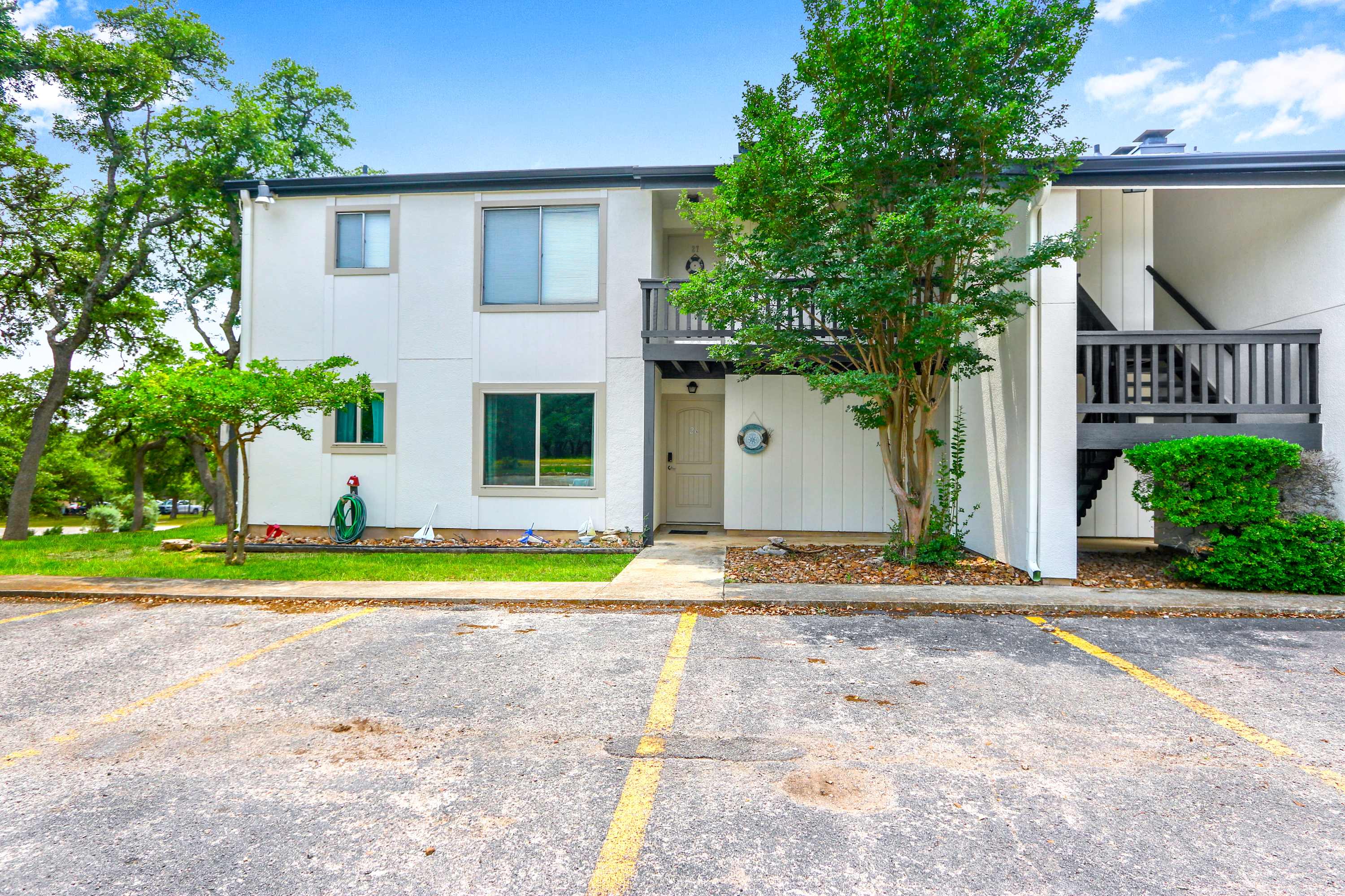 Charming Lakeside Condo - Moments to Lake Fun 7