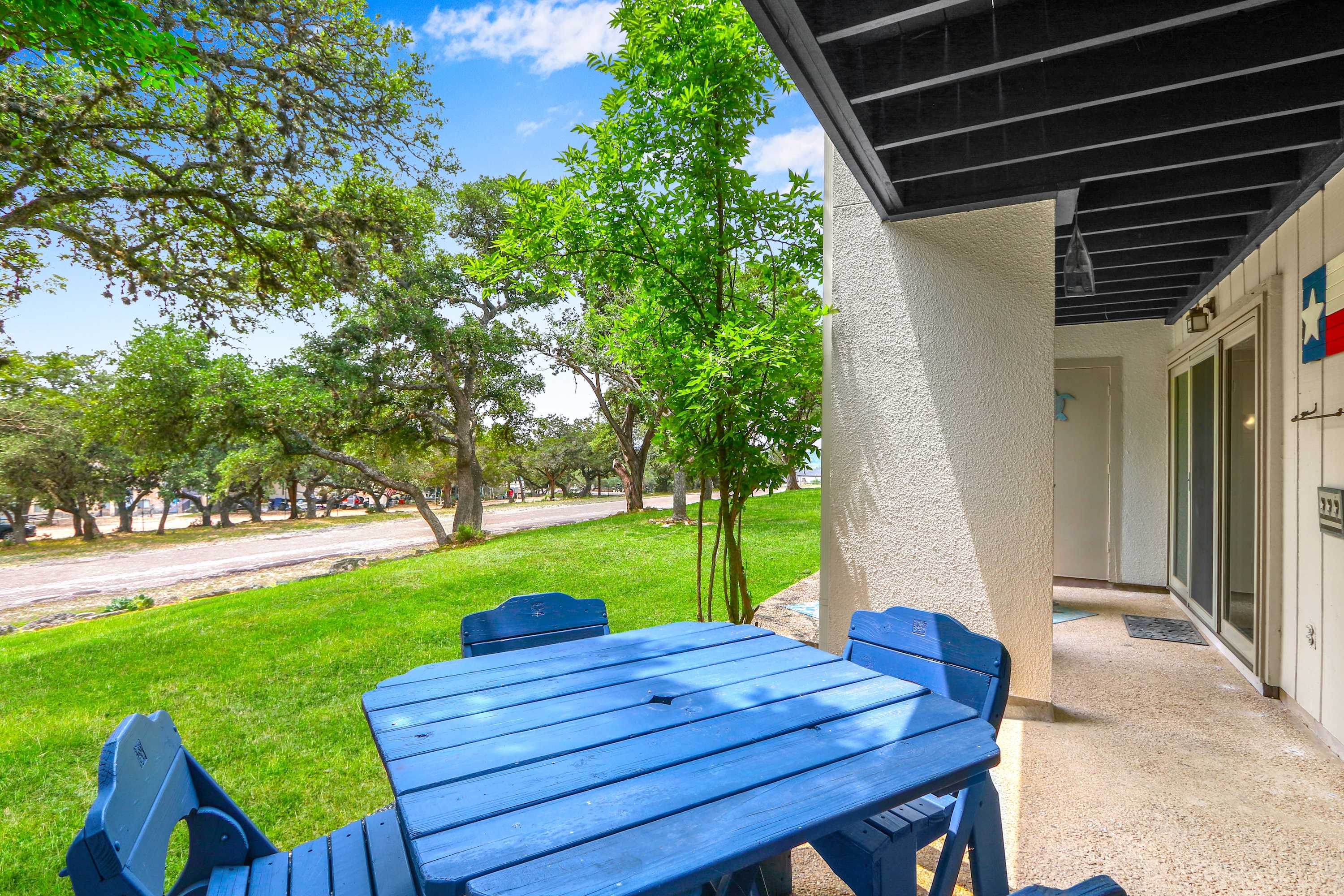 Charming Lakeside Condo - Moments to Lake Fun 8