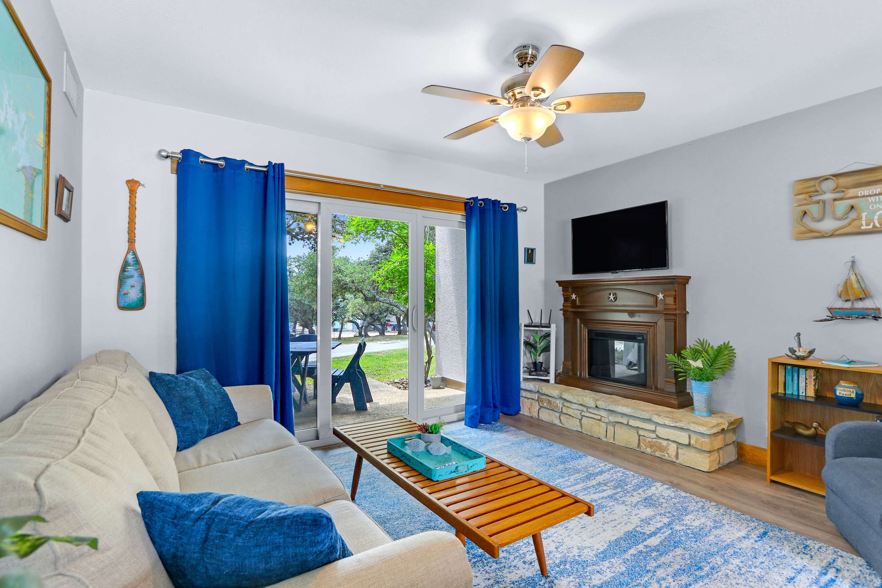 Charming Lakeside Condo - Moments to Lake Fun