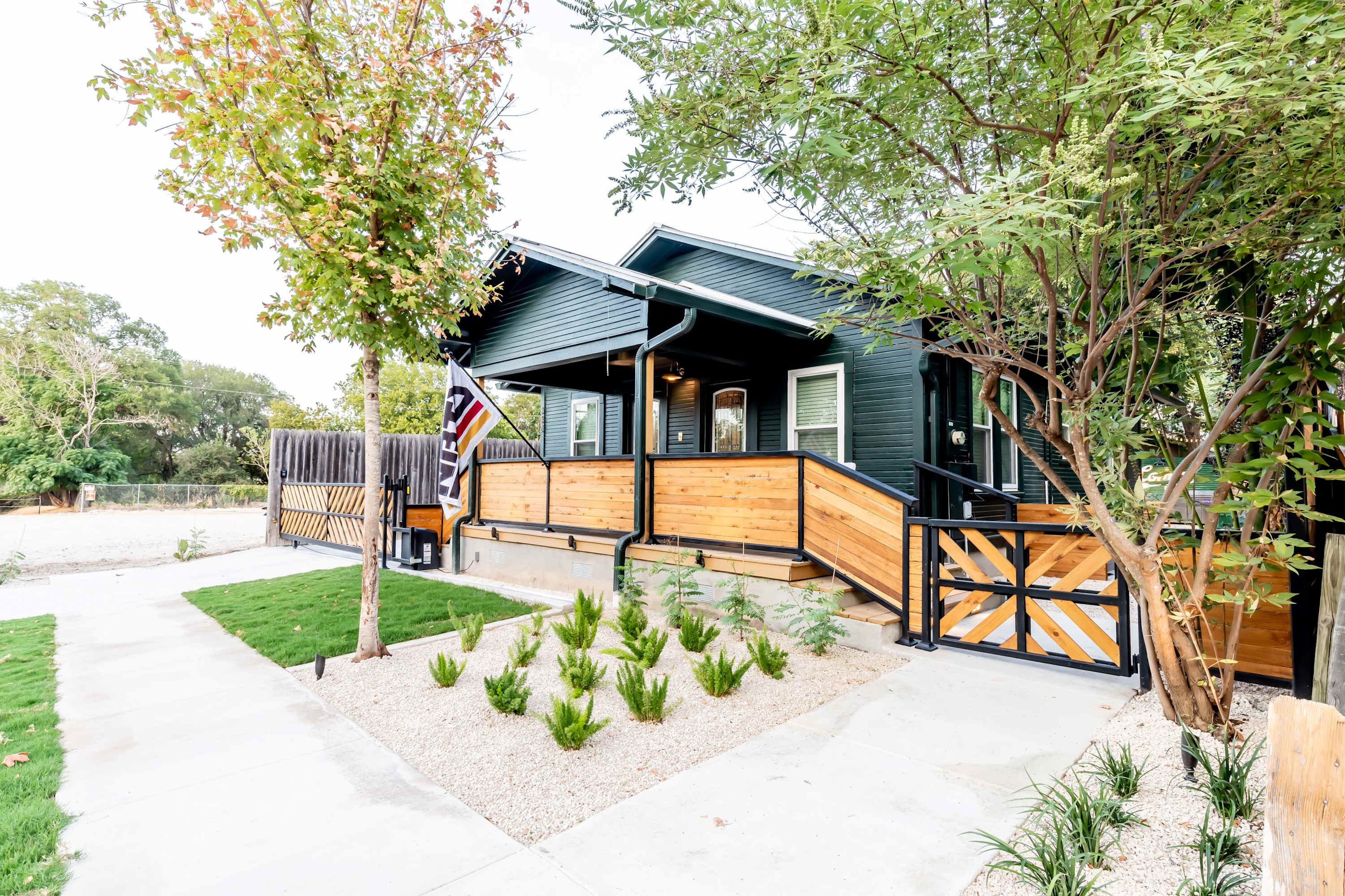 Best Location in Downtown NB - Golf Cart Included! 5