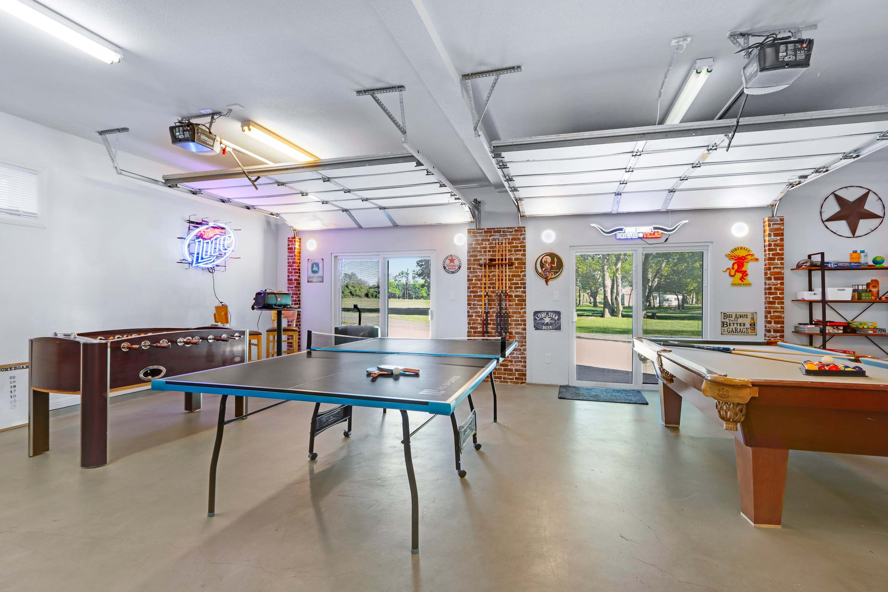 Featured Property Spacious Retreat & Game Room - Sleeps 8