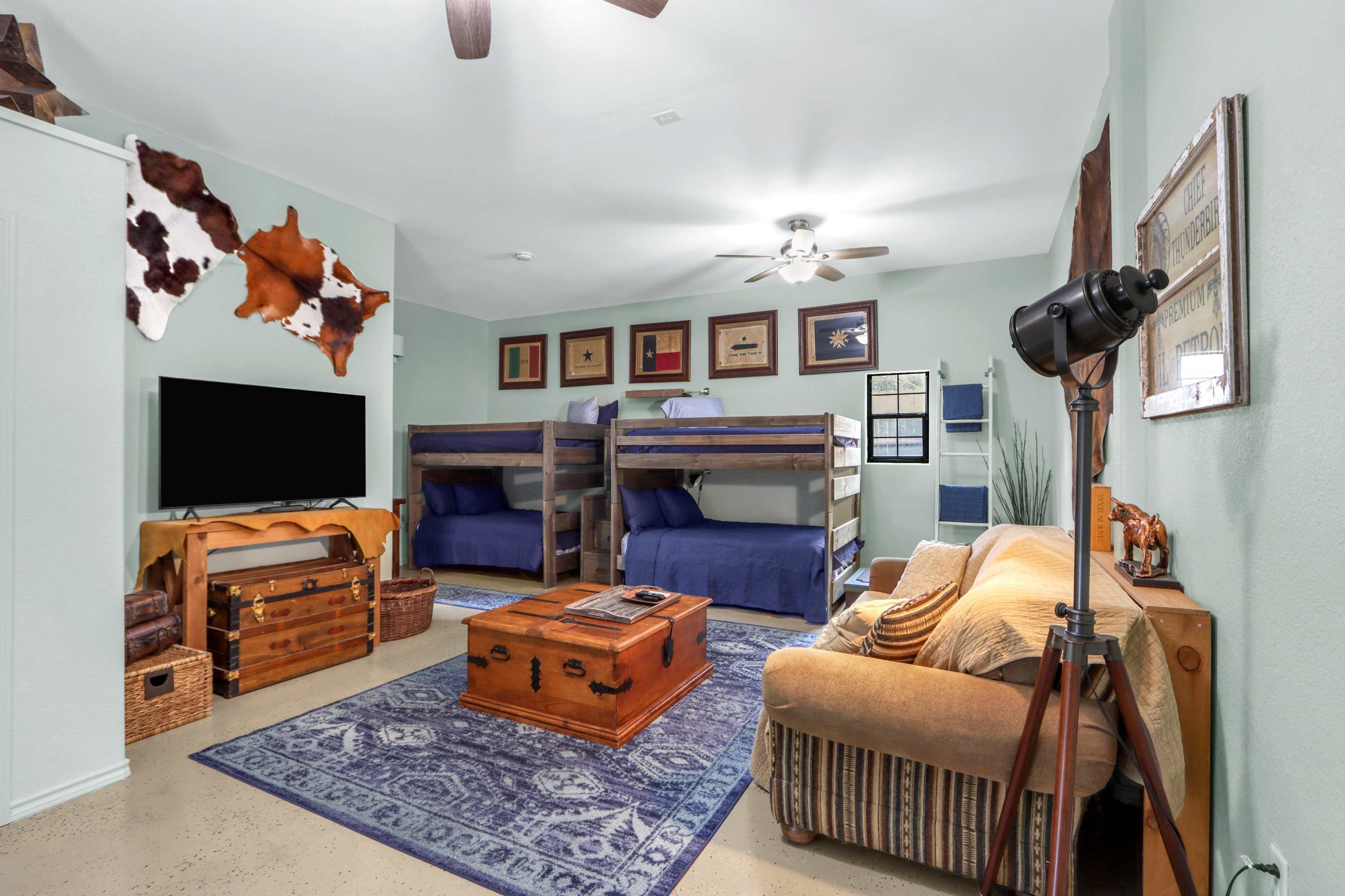 Separate bunk house with Smart TV, bathroom, and 2 full/full bunk beds