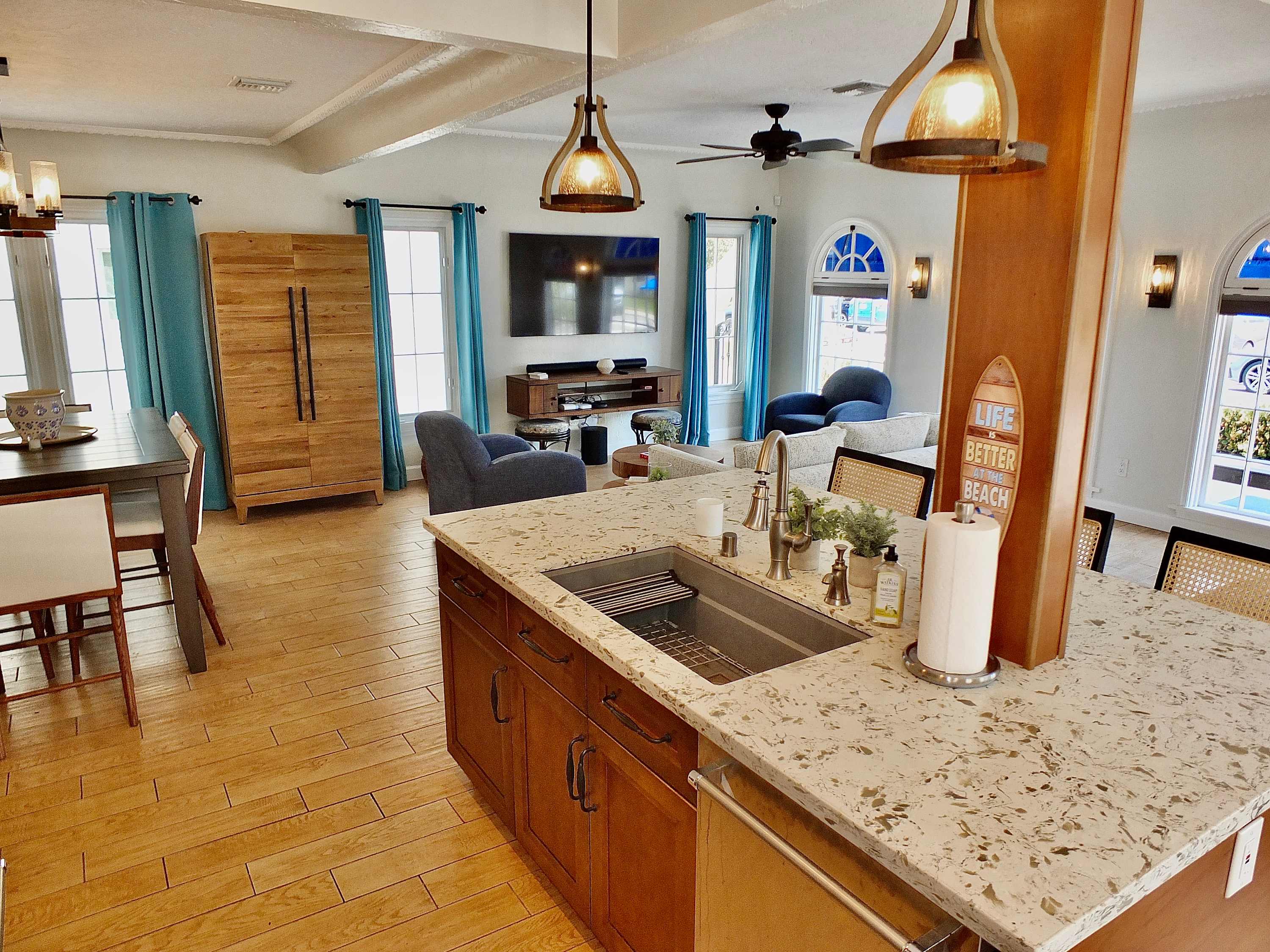 Belmont Shore Beach House - Oceanfront Views, Prime World Cup Locations! 5