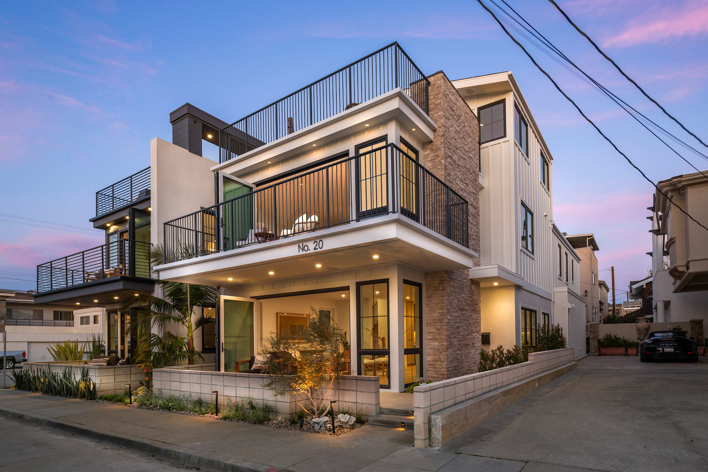 Beach Paradise - 3-Story Home, Prime Location to World Cup