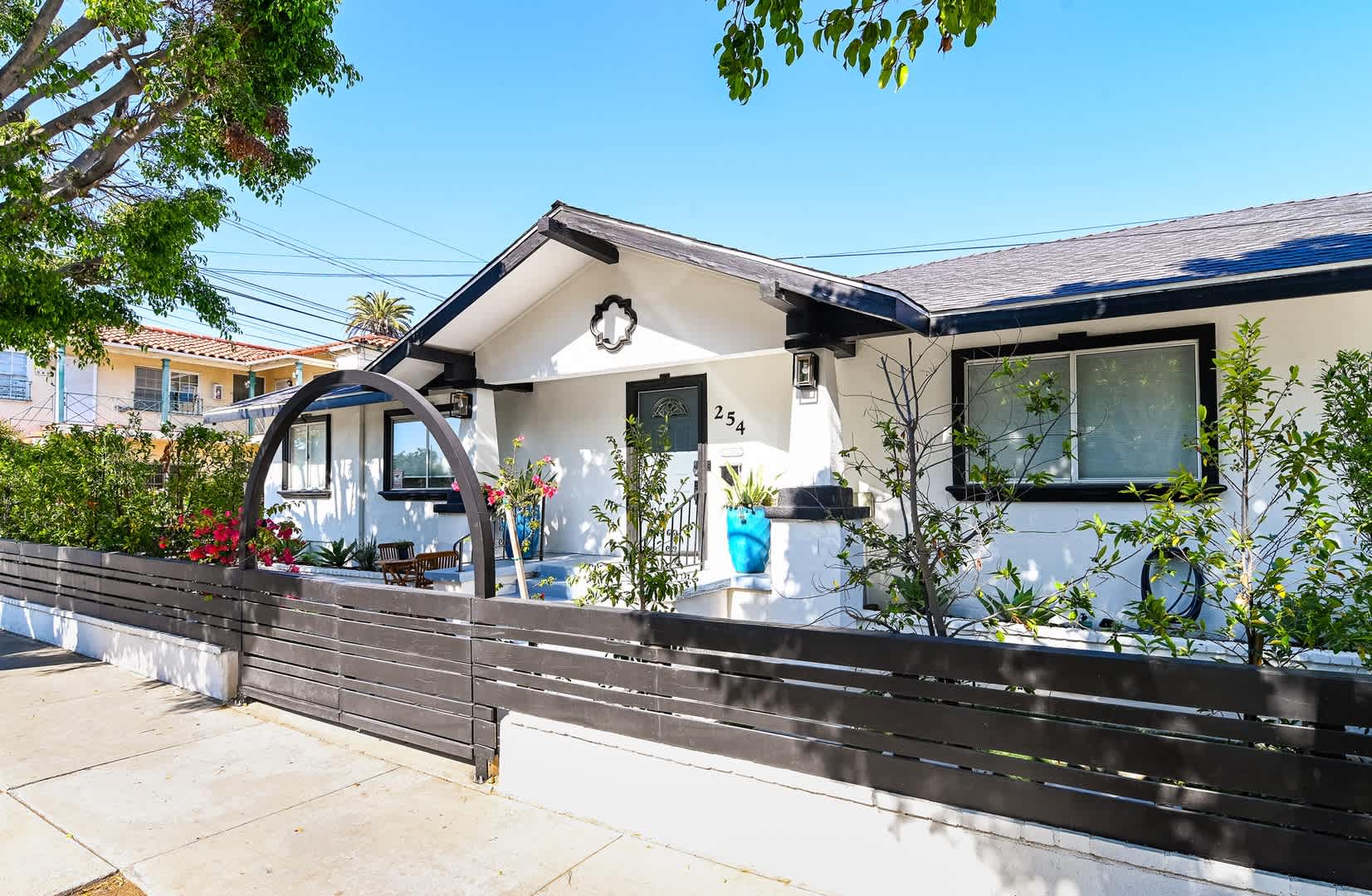 Immaculate Bungalow - 5-Min Walk to Beach, Perfect World Cup Home-Base!