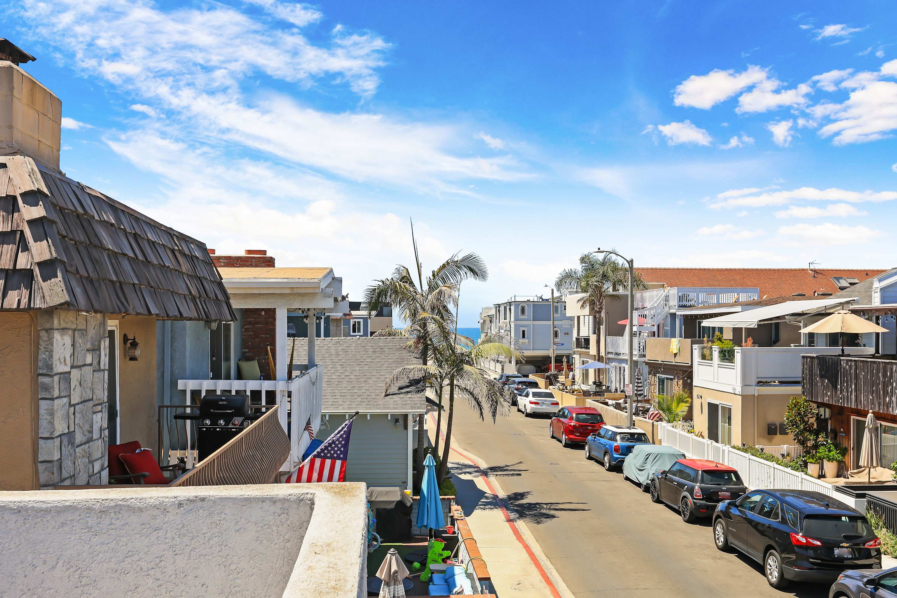 Newport Retreat B - Walk to Sandy Beaches!