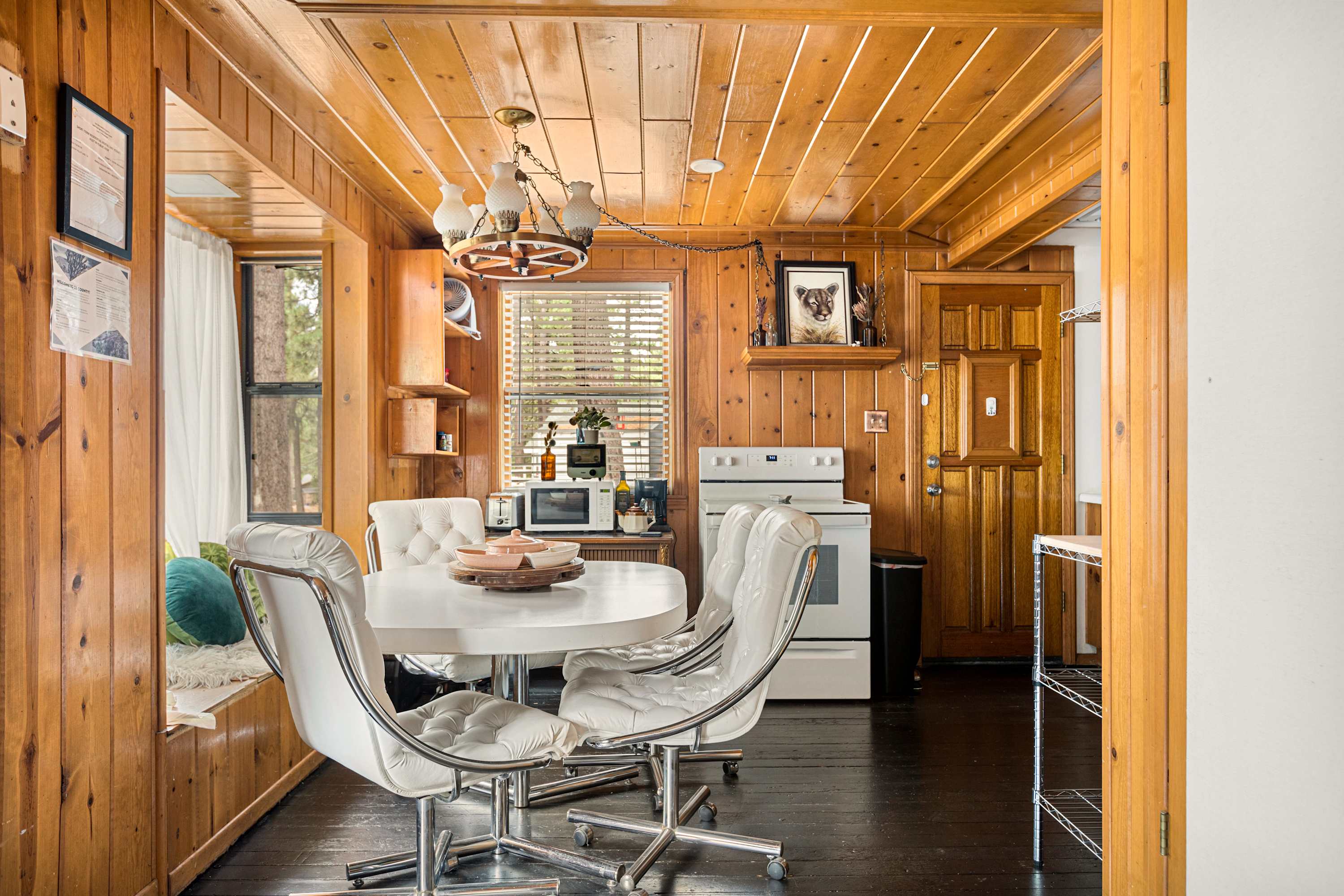 Pineland Getaway - Cozy Cabin Among the Pines 5