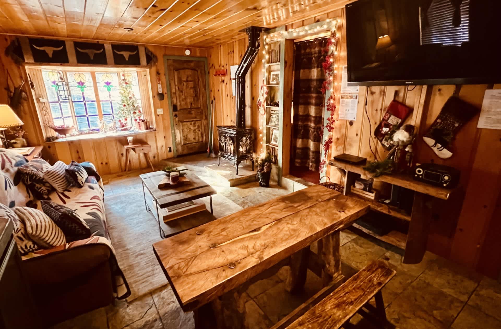 Buck Bear Cozy Cabin - A Perfect Couple's Retreat! 7