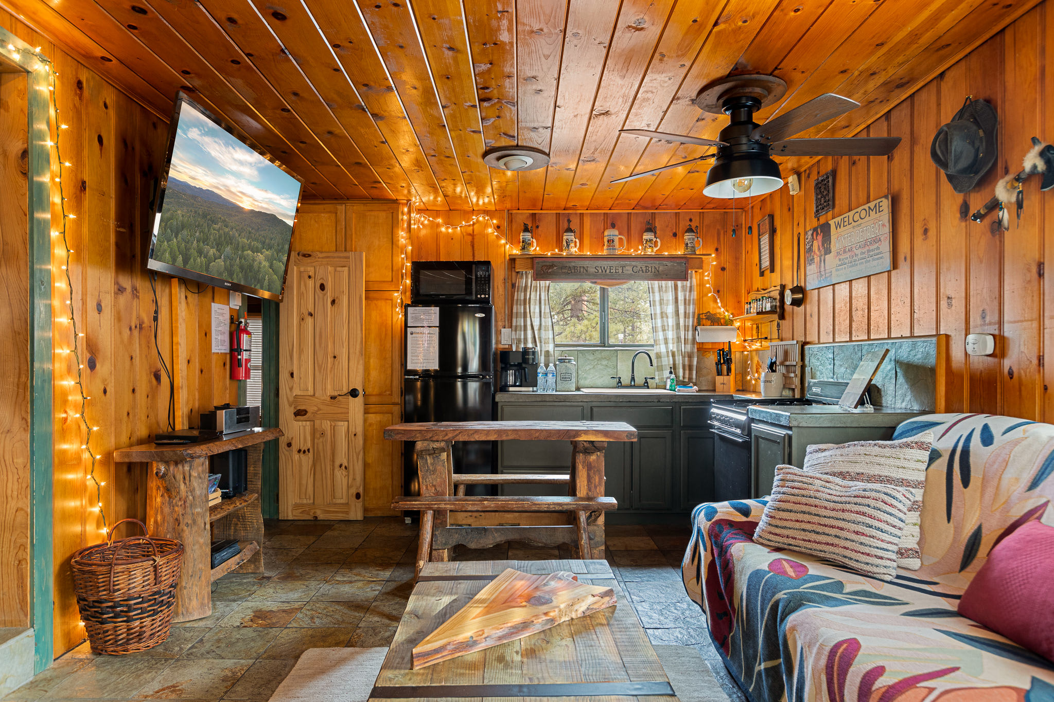 Romantic cabin for 2 with a cozy living space.