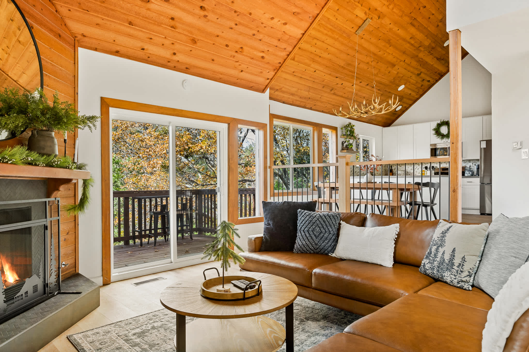 The Fancy Fox - Stunning Retreat With Massive Deck 7