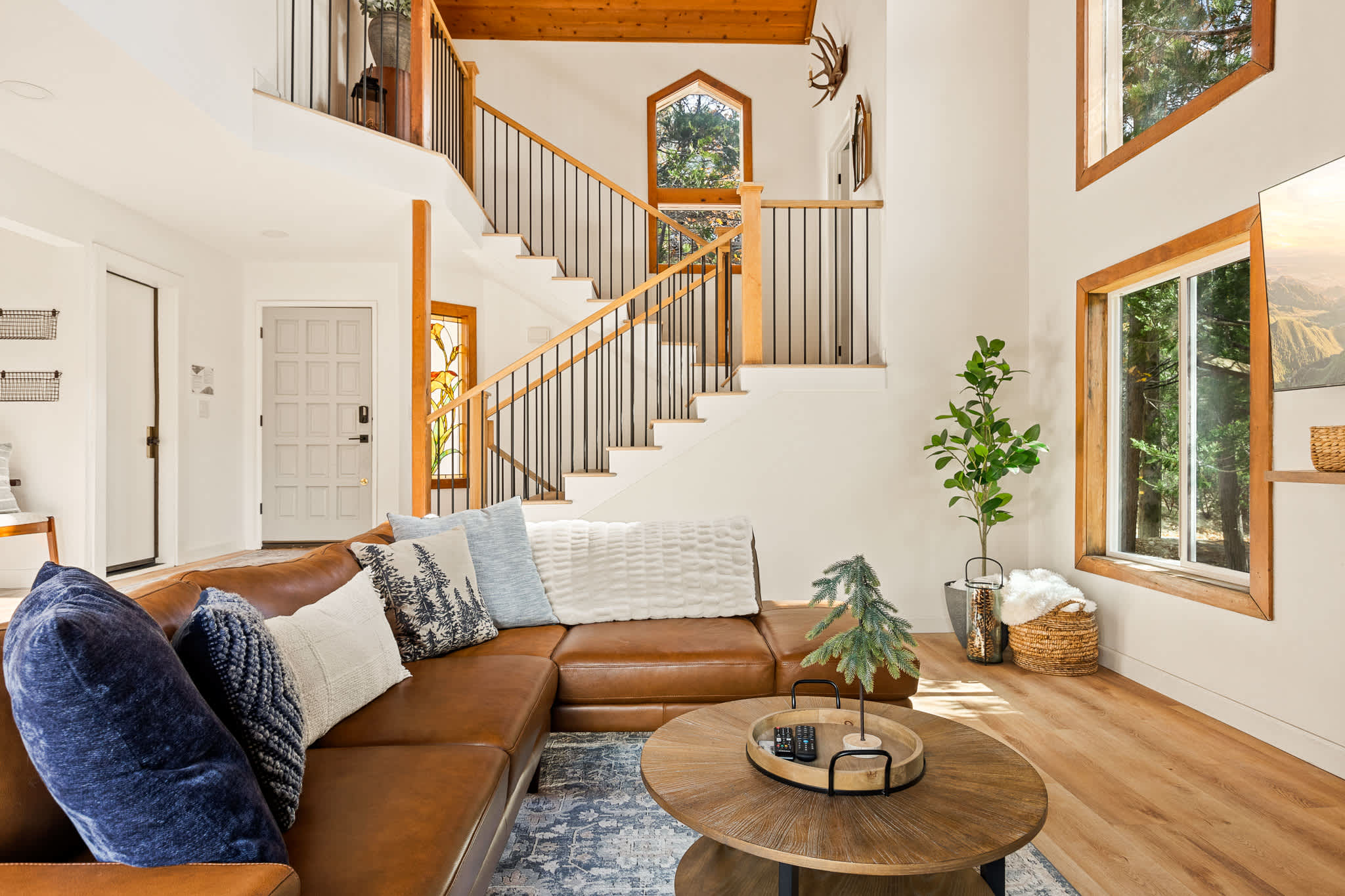 The Fancy Fox - Stunning Retreat With Massive Deck