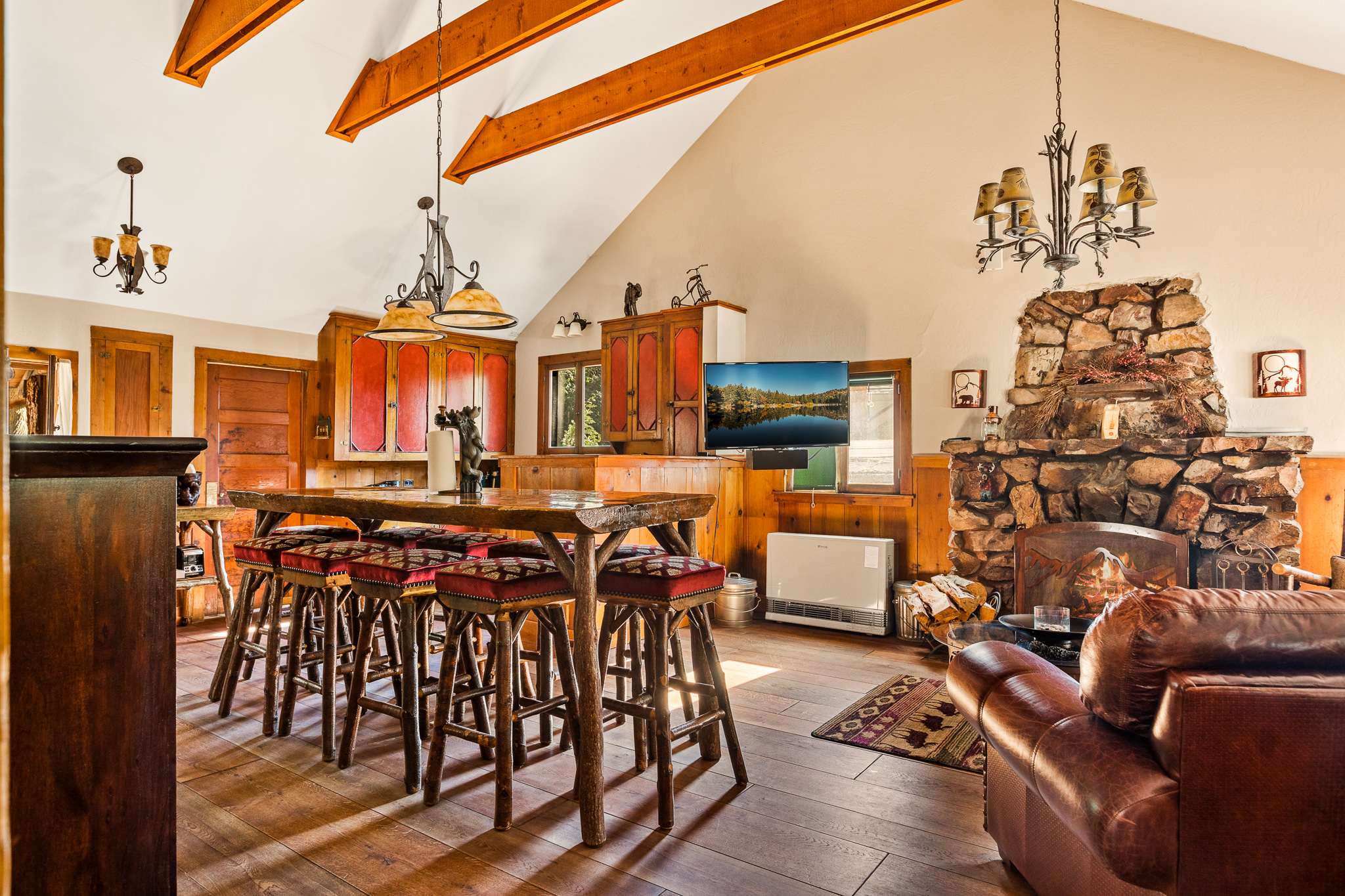 Whispering Pines - Walk to Bear Mountain! 8