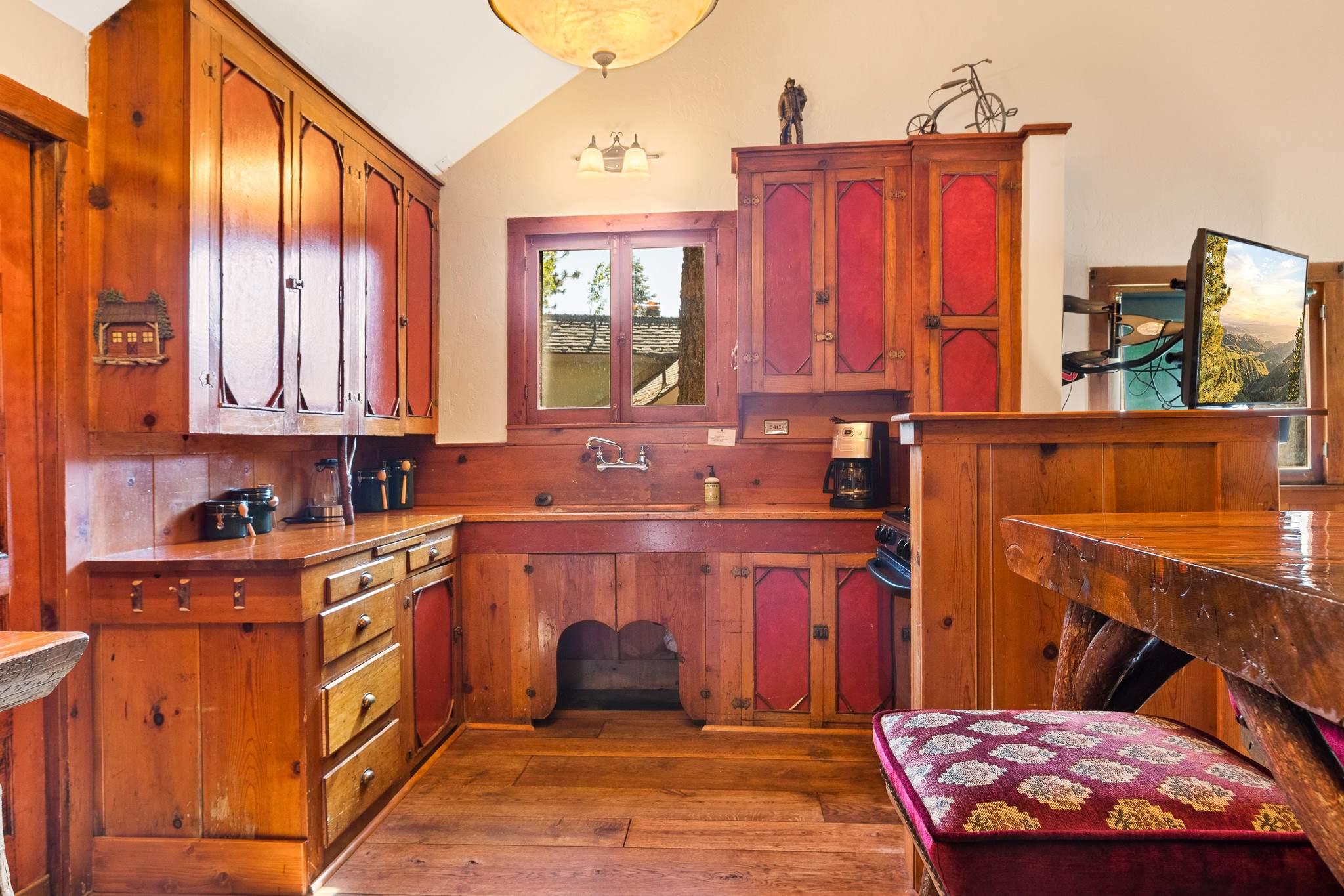 Perfect kitchen for preparing a late breakfast after sleeping in.