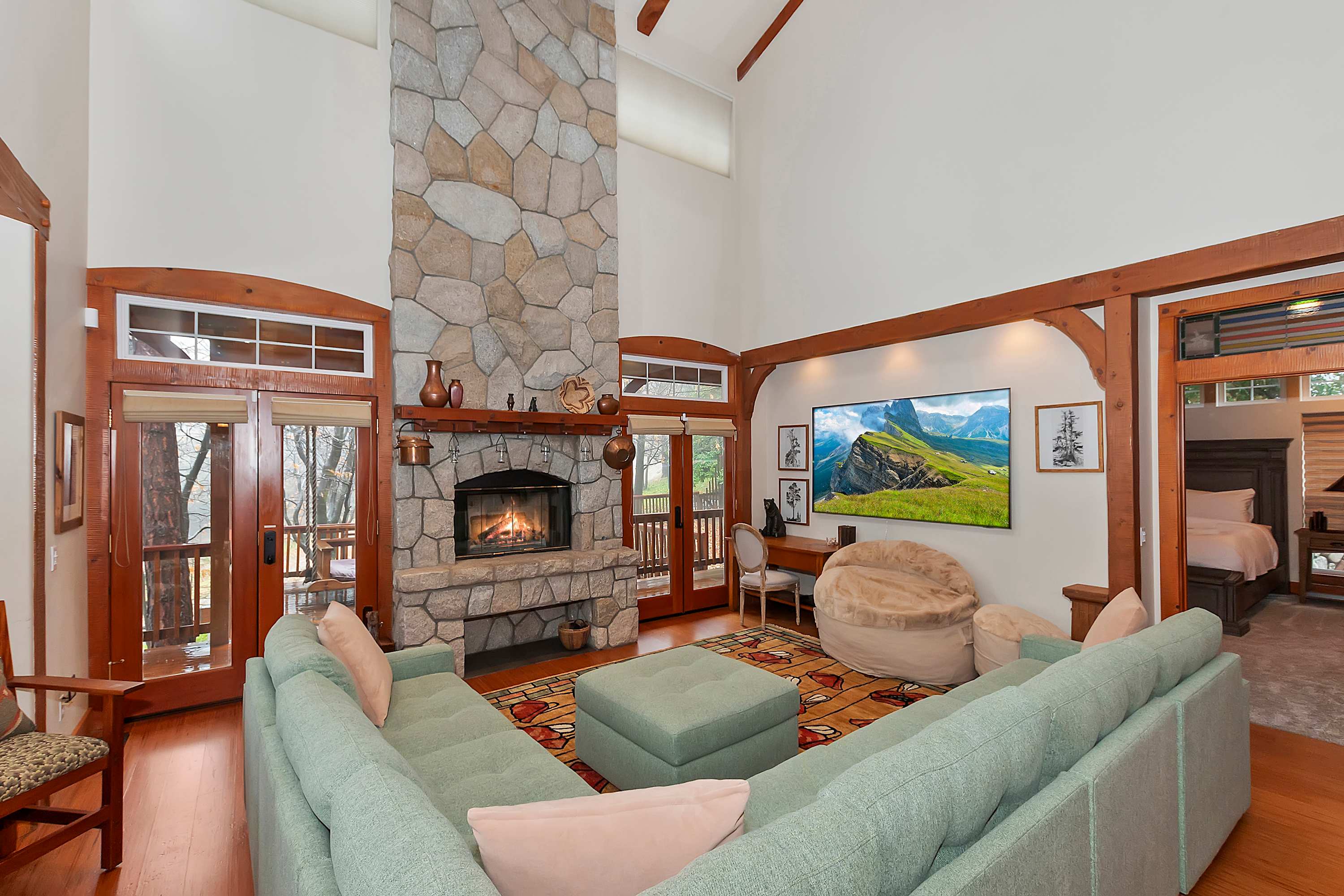 Matterhorn Peak Lodge - Upscale Mountain Escape 6