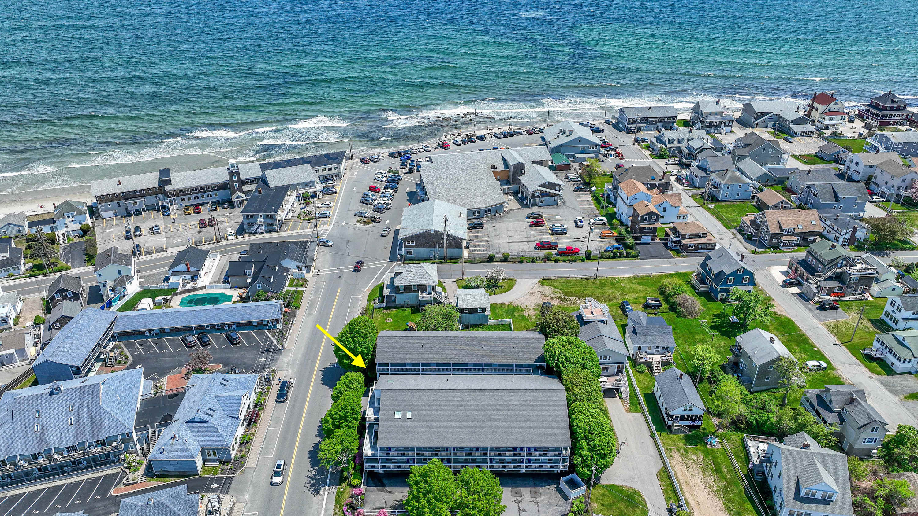 All is Wells, Incredible Location! Walk to Beach