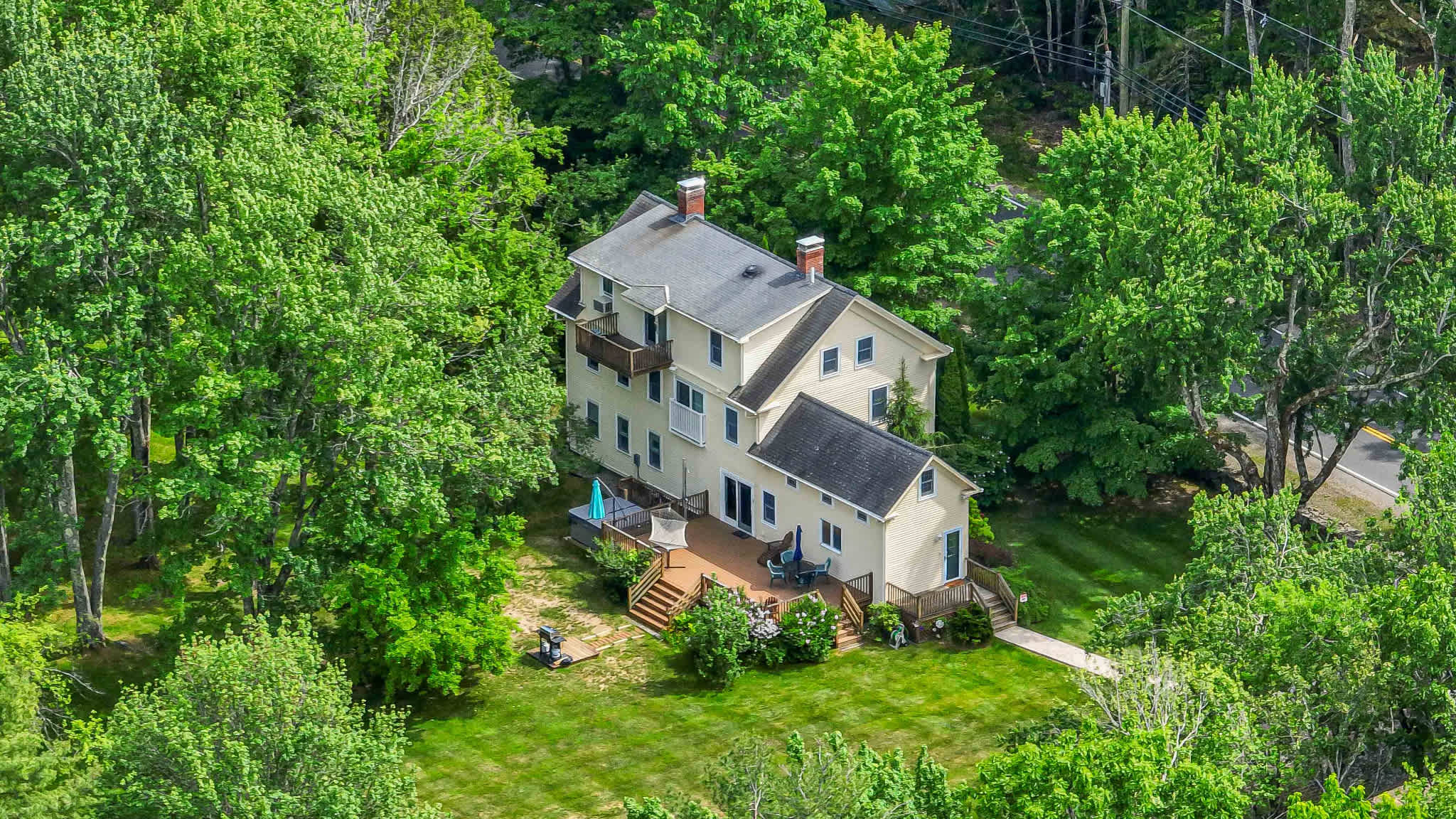 Featured Property 4 BDR with Private Hot tub, Backyard and Deck!