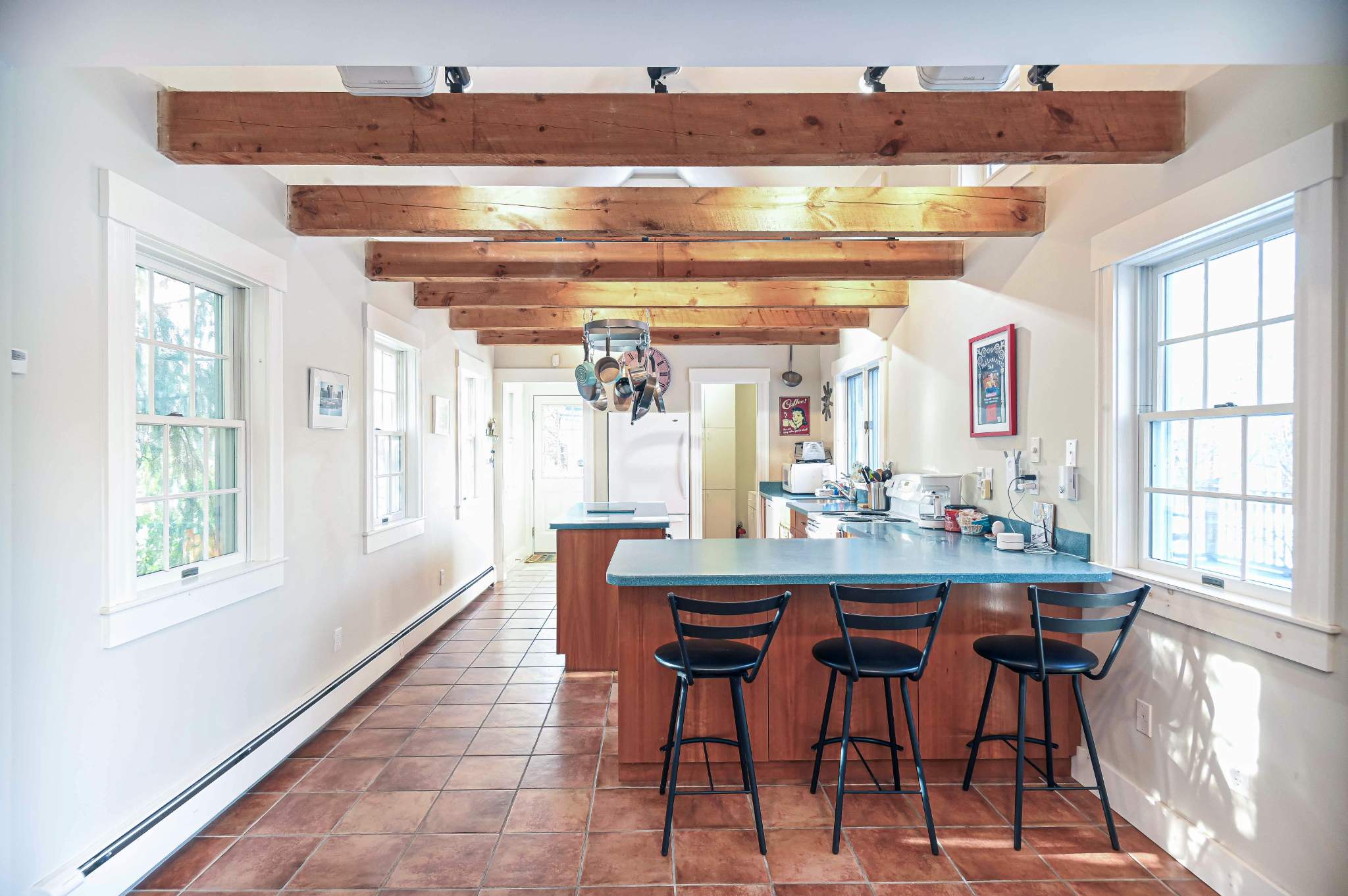 4 BDR with Private Hot tub, Backyard and Deck! 4