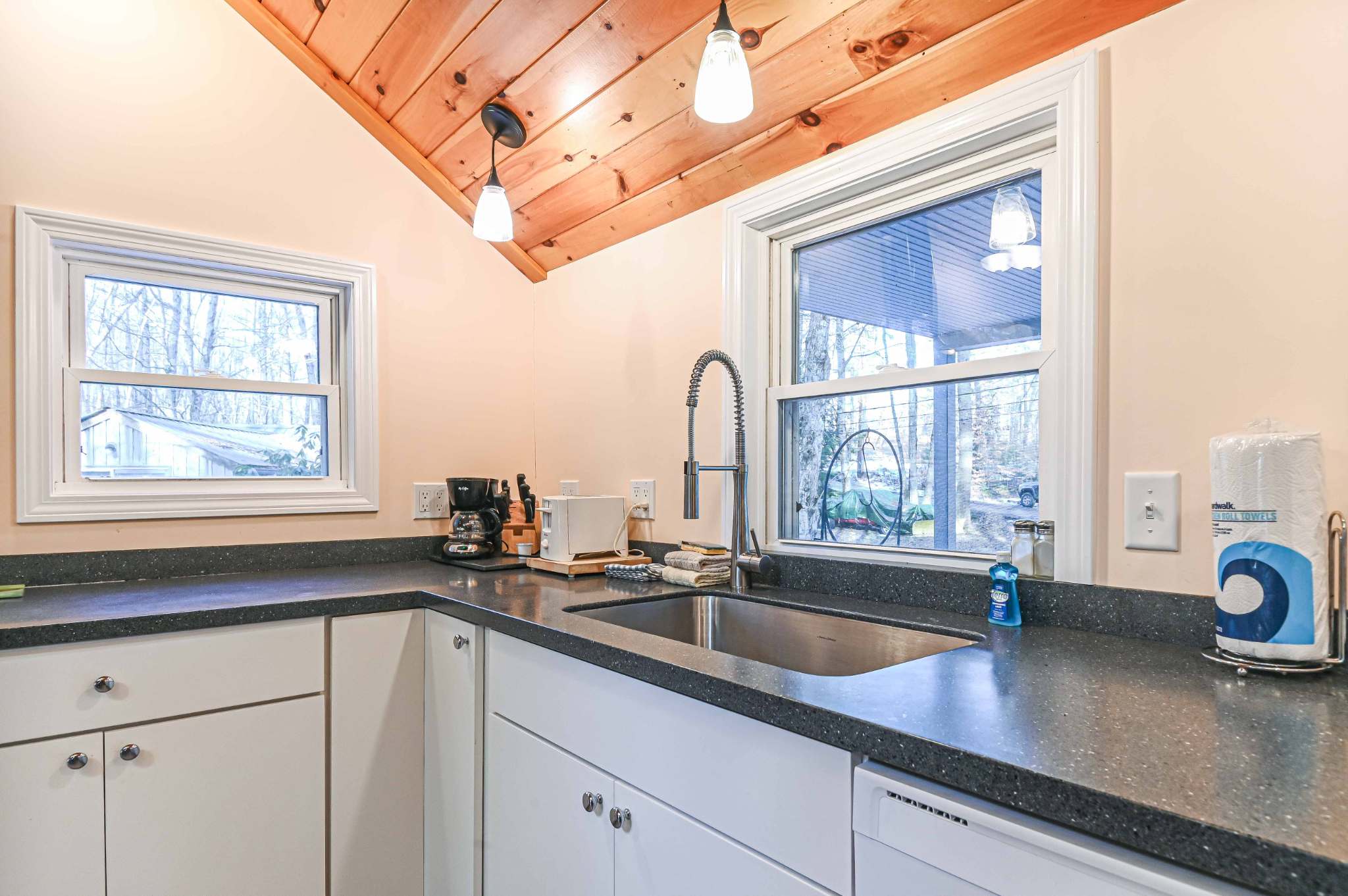 Cottage by the Pond, The Perfect Cozy Escape! 7