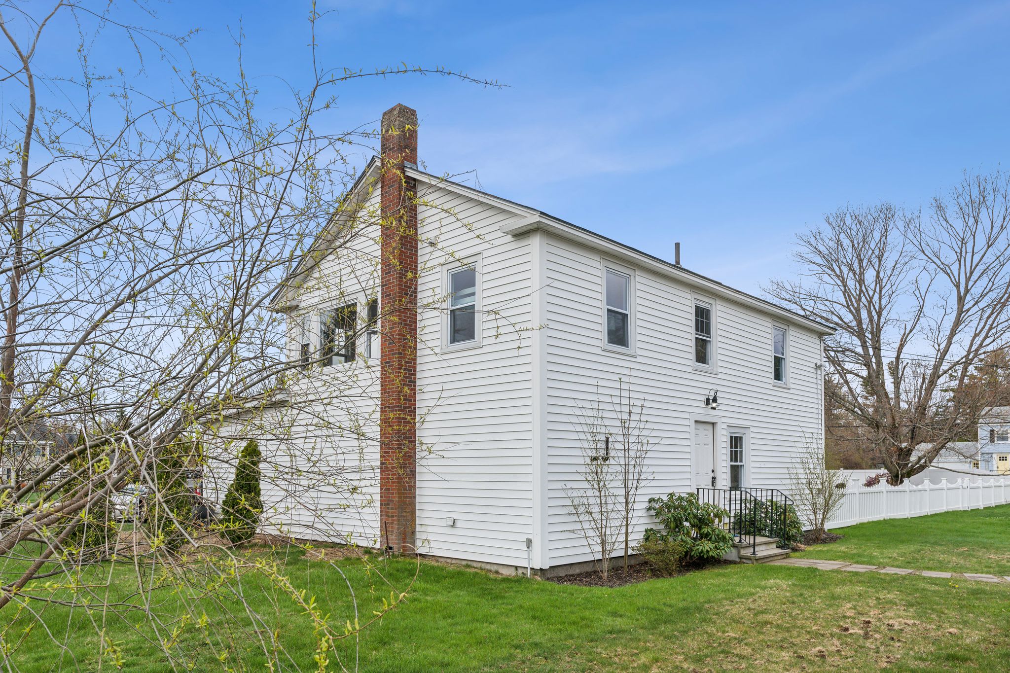 The Coastal Nest - Stay for 5! 7