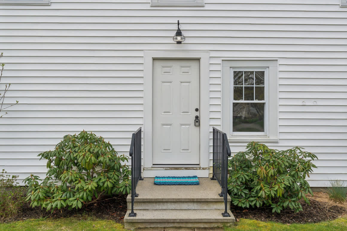 The Coastal Nest - Stay for 5! 8