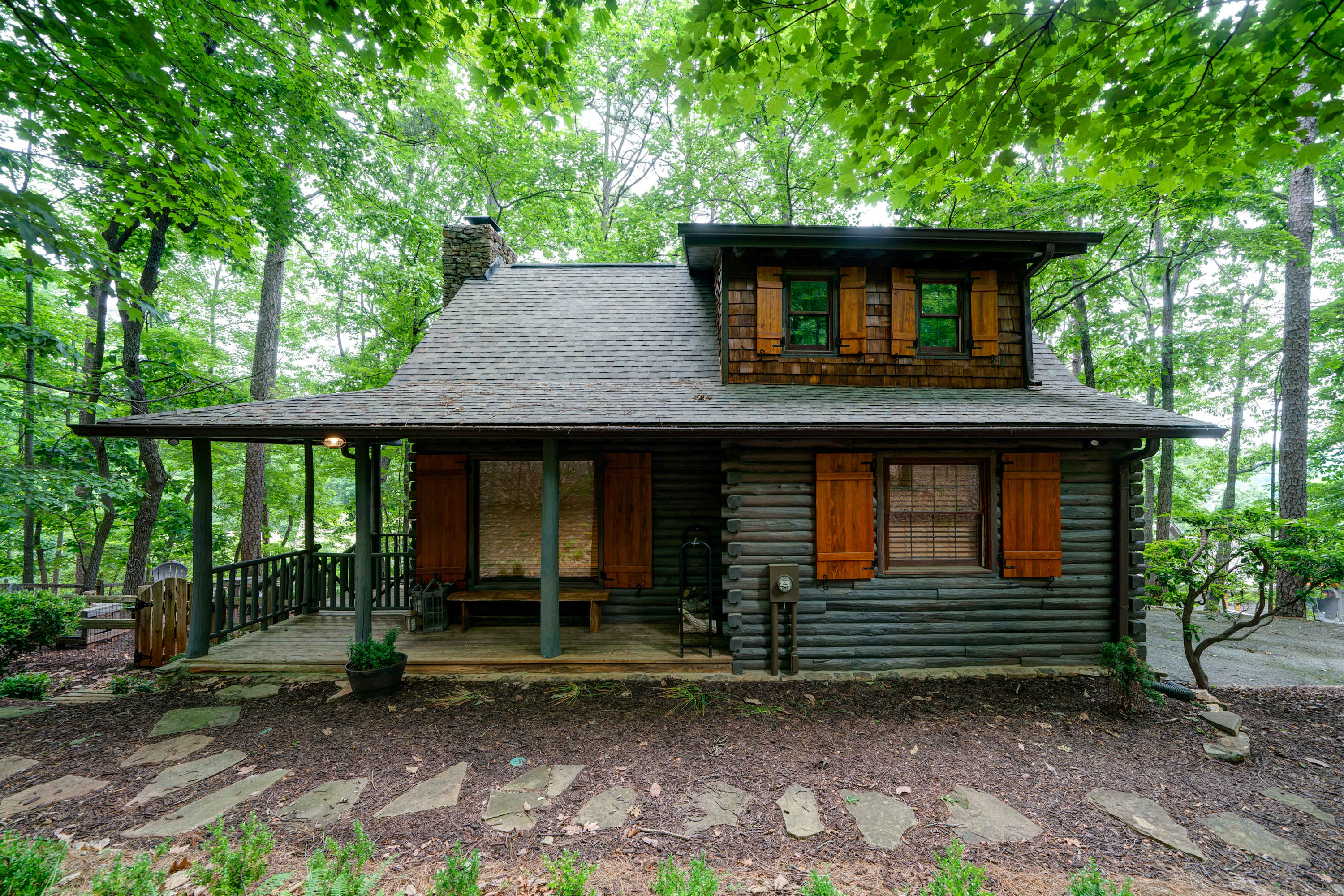The Guest House - Historic Log cabin in Big Canoe