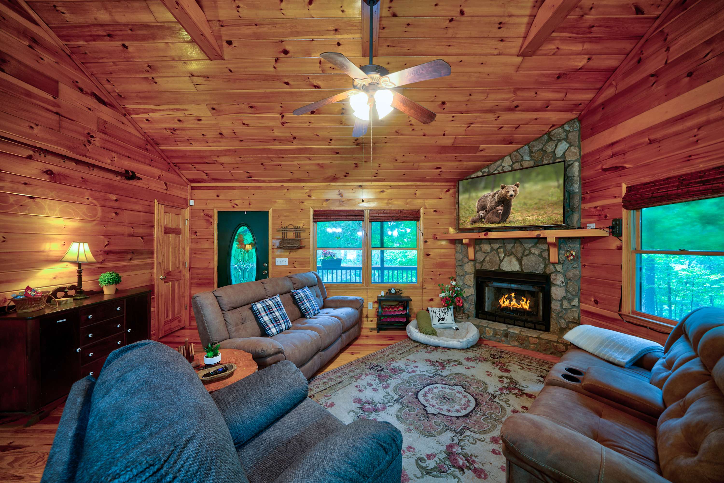 Pet-Friendly escape in Ellijay! Private Hot Tub! 4