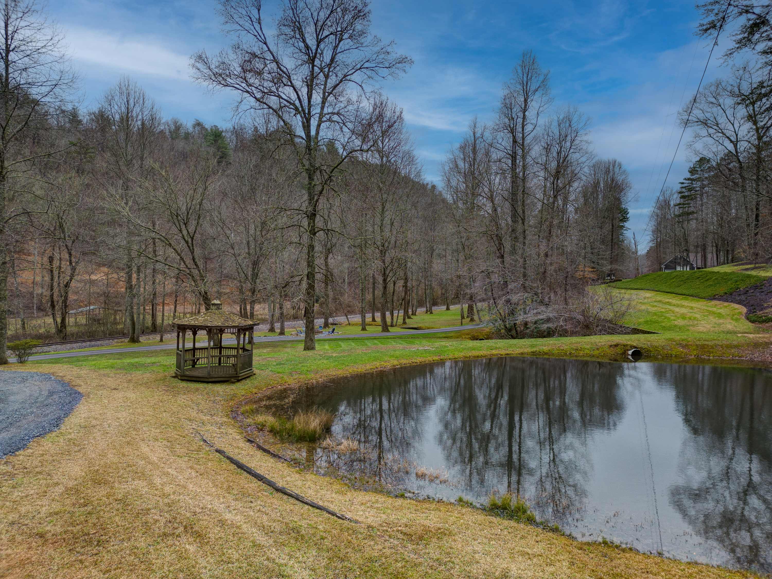 Minutes from downtown Blue Ridge Hot Tub & Game Room! 7