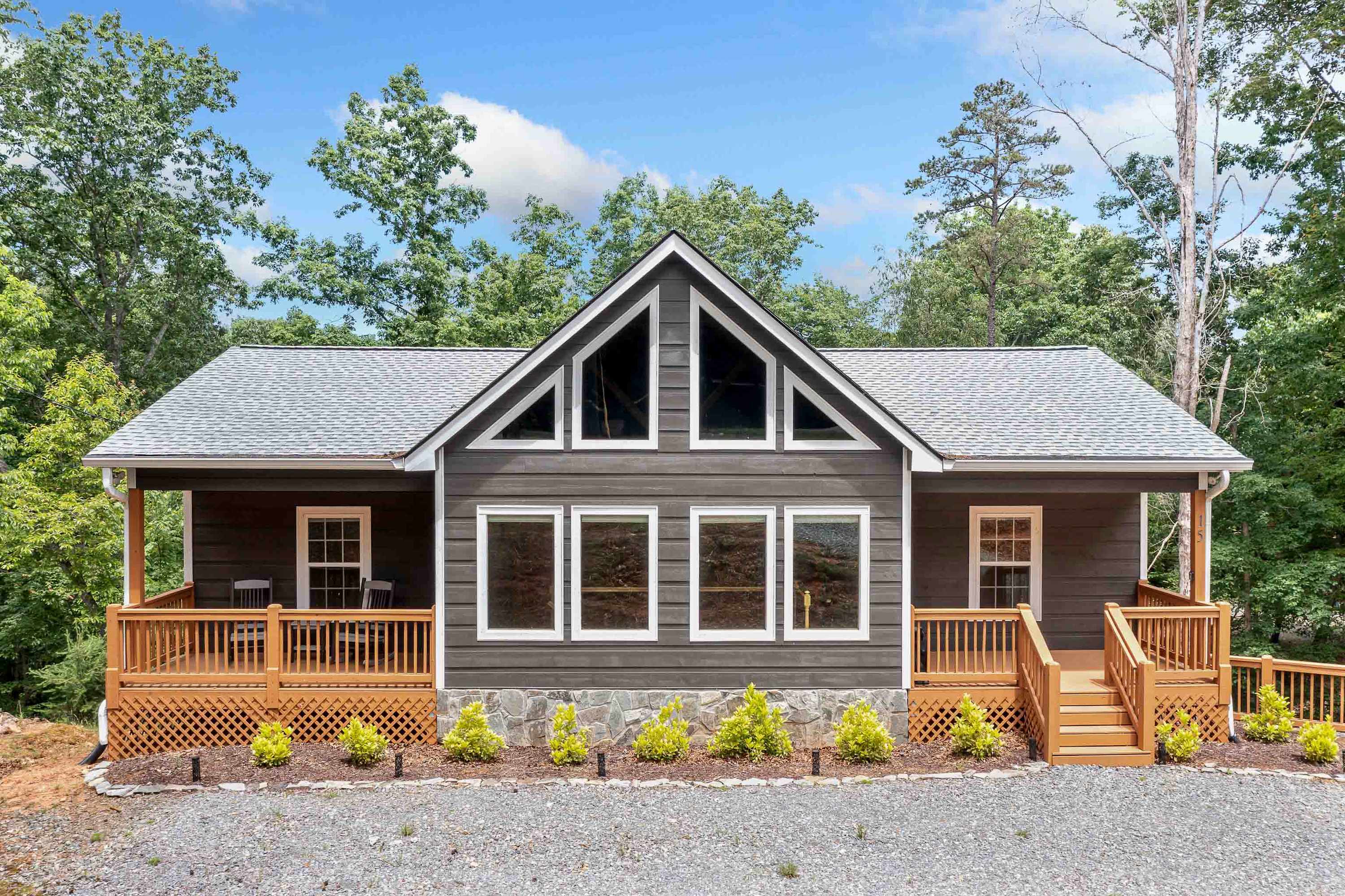New Listing - Luxurious Mountain Home for 8 with amenities