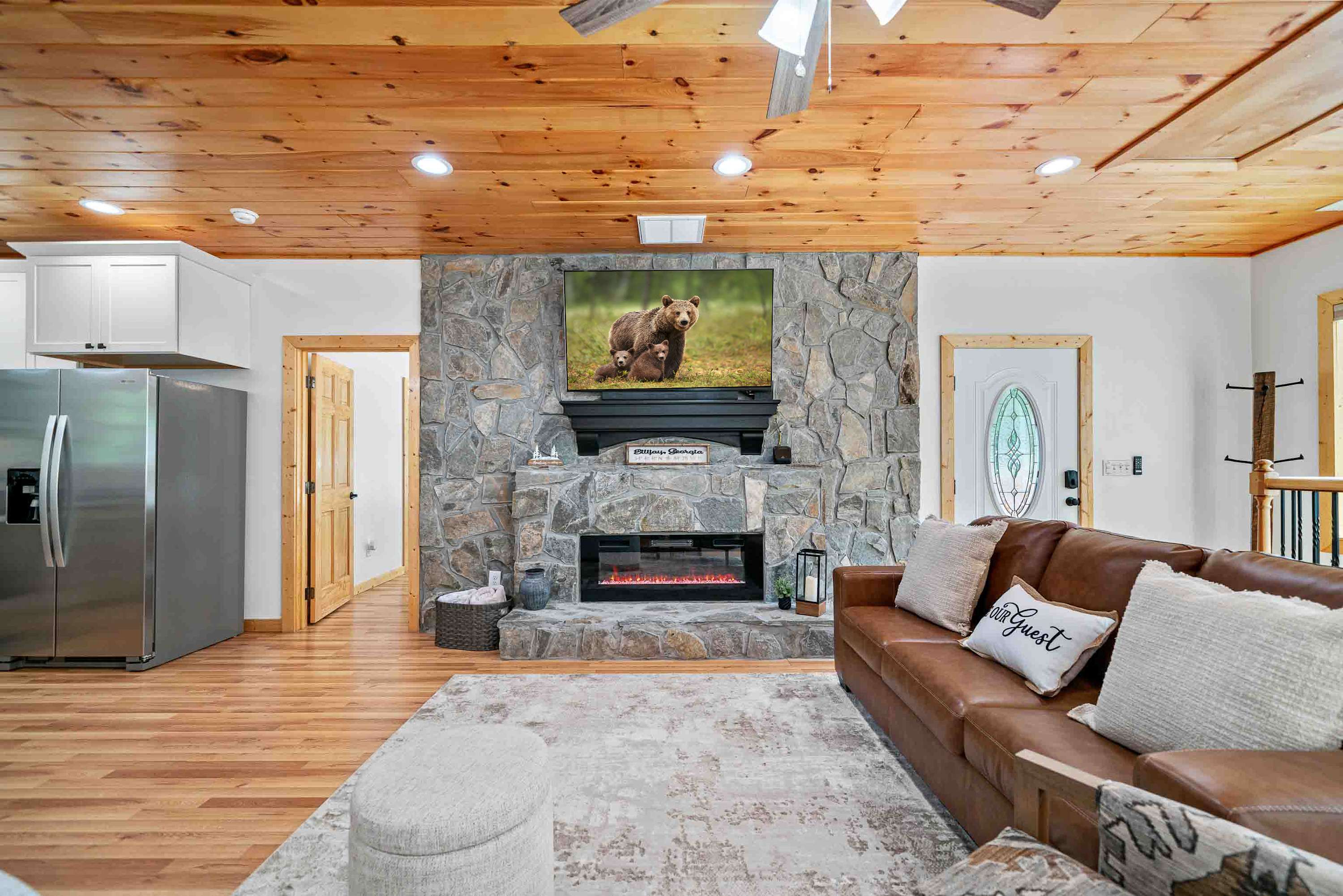 New Listing - Luxurious Mountain Home for 8 with amenities 5