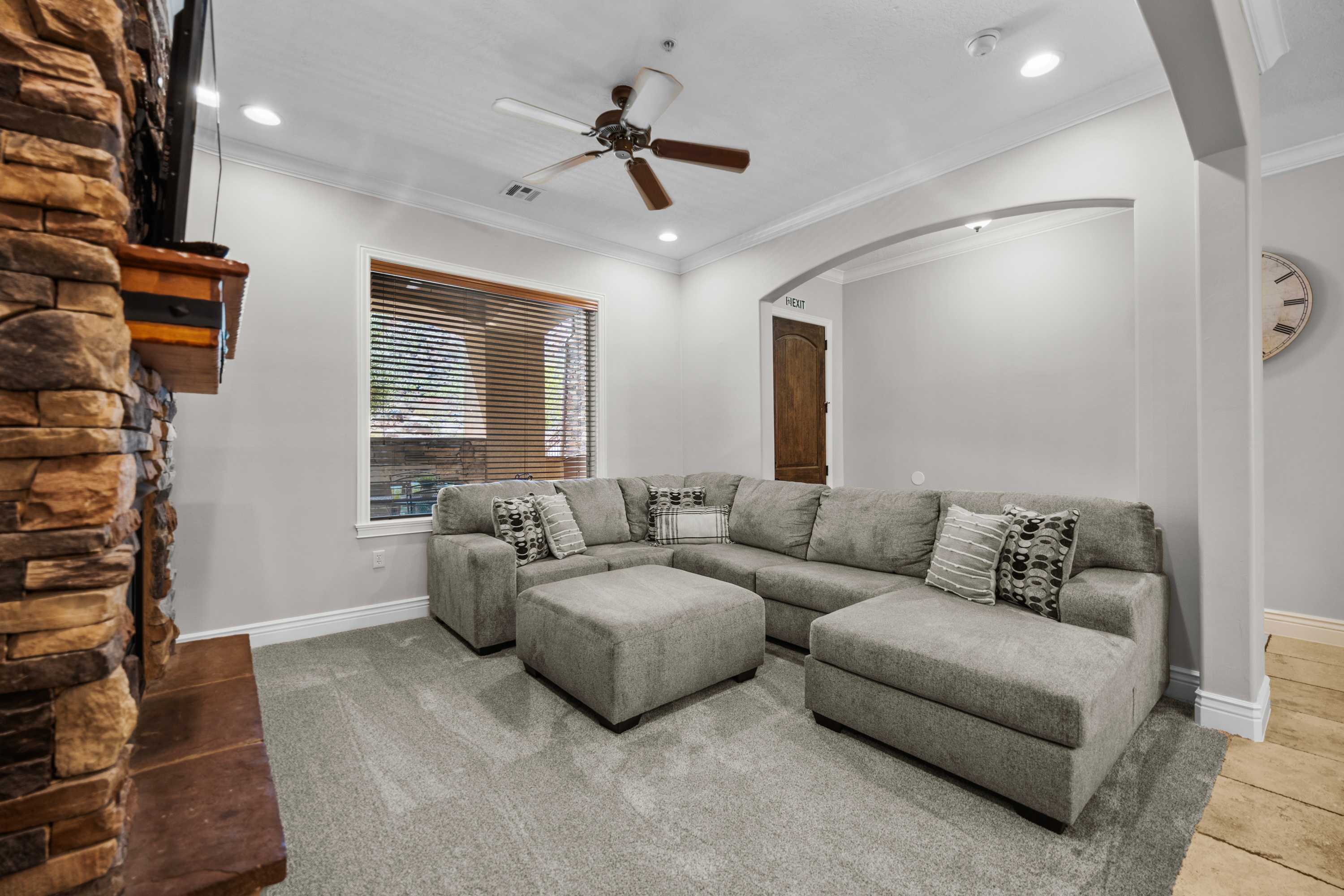 Pool & Sunshine Retreat - Resort-style Amenities 8