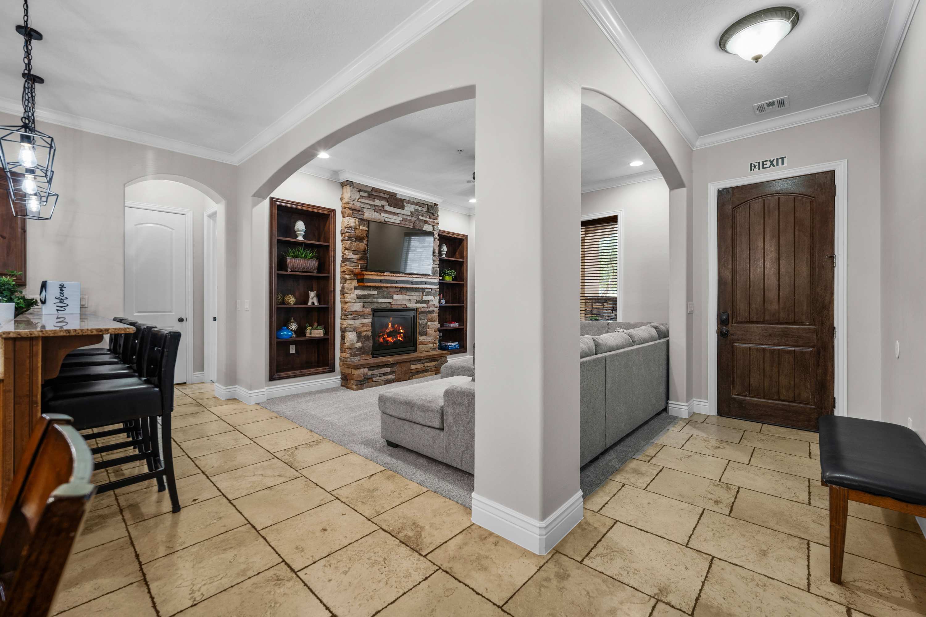 Pool & Sunshine Retreat - Resort-style Amenities 7