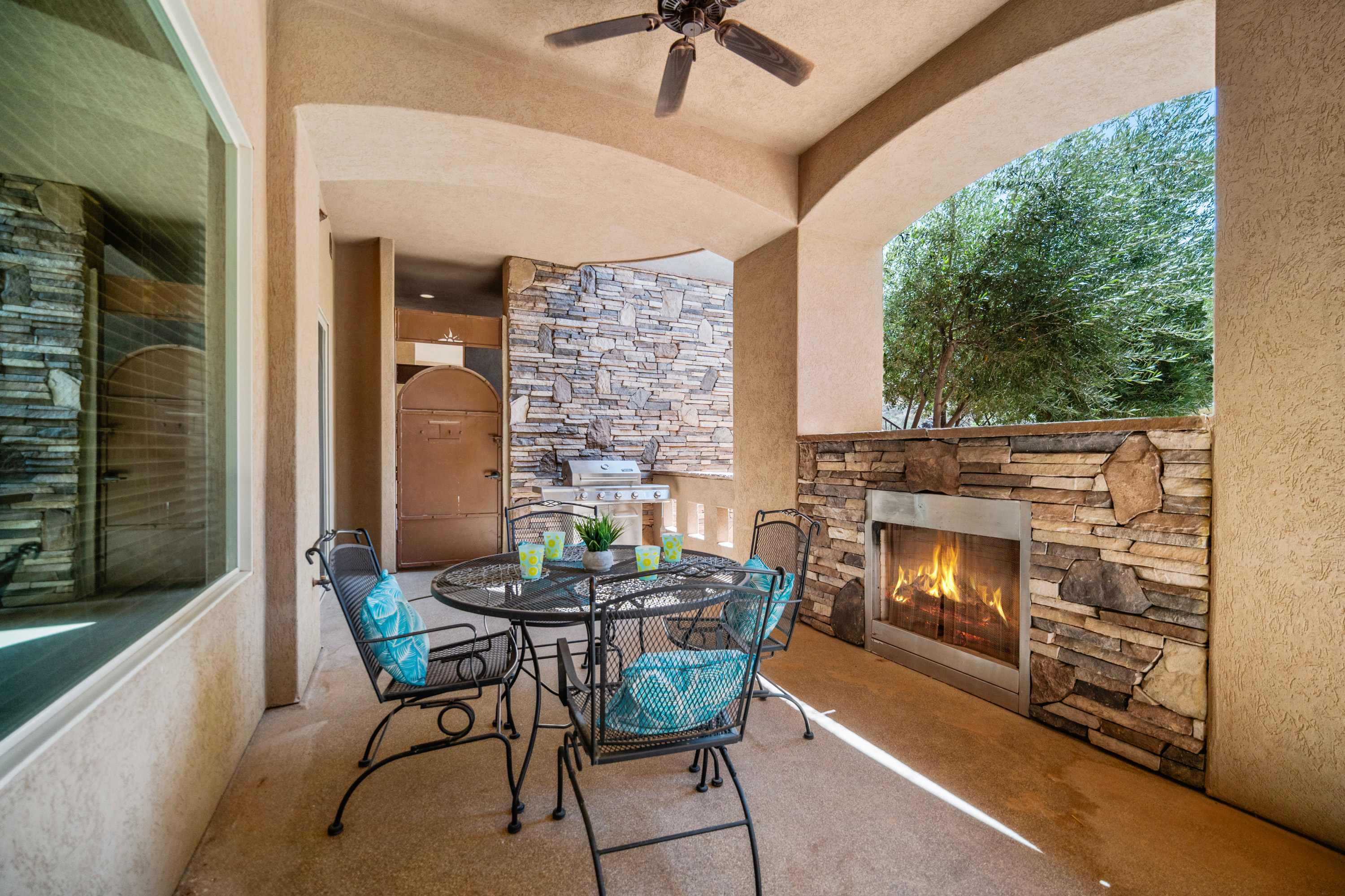 Pool & Sunshine Retreat - Resort-style Amenities