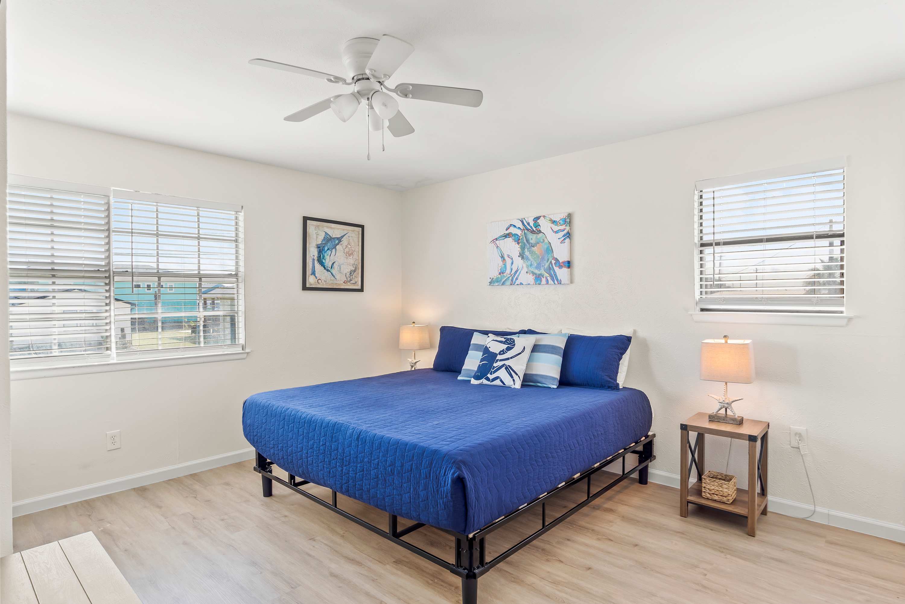 2 Bedroom Sleeps 8 Long Term Stays + Pets 3