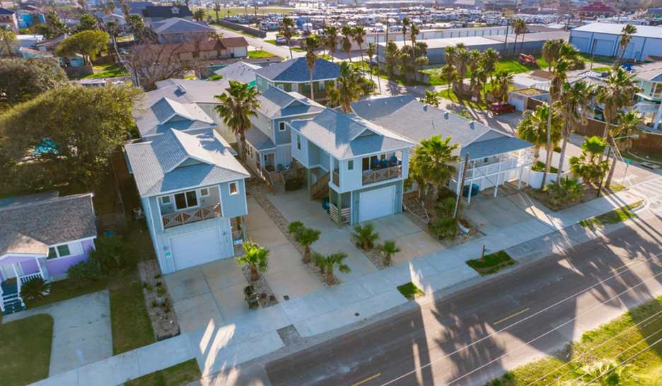 3 Bedroom | In Town | Month Long Stays