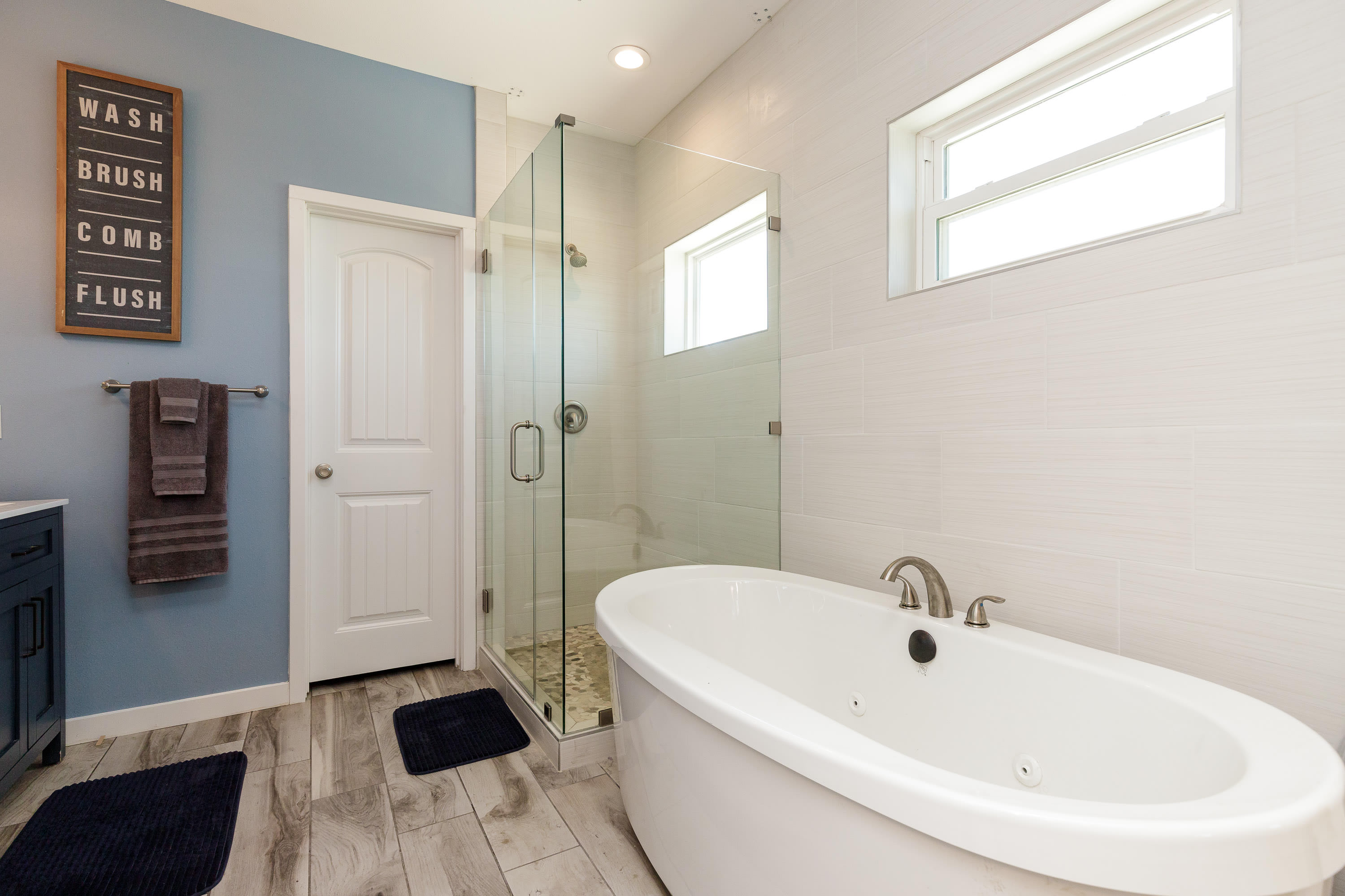 Month Long Rates 3 Bedroom & Pets 4