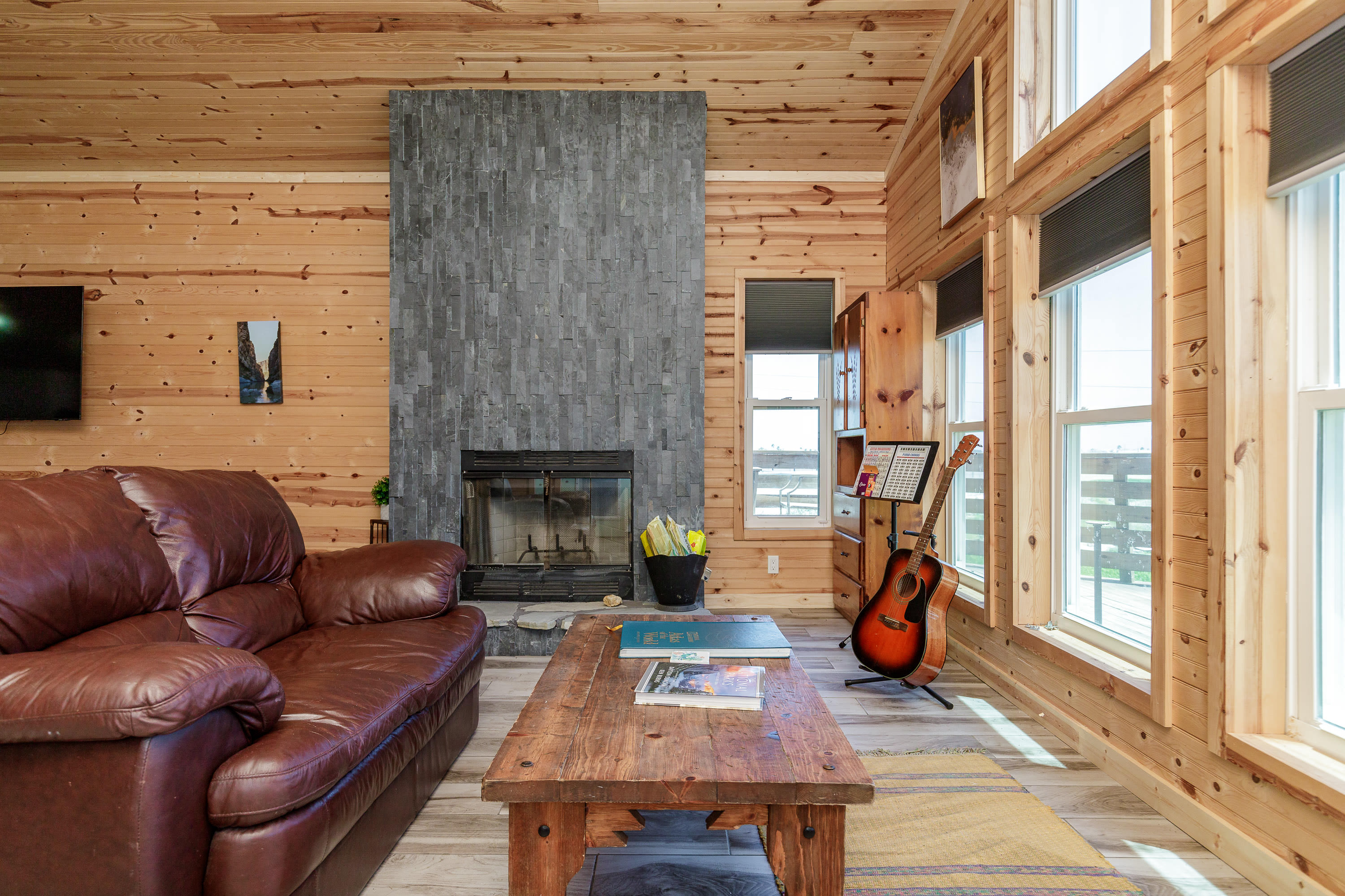 Month Long Rates 3 Bedroom & Pets 3