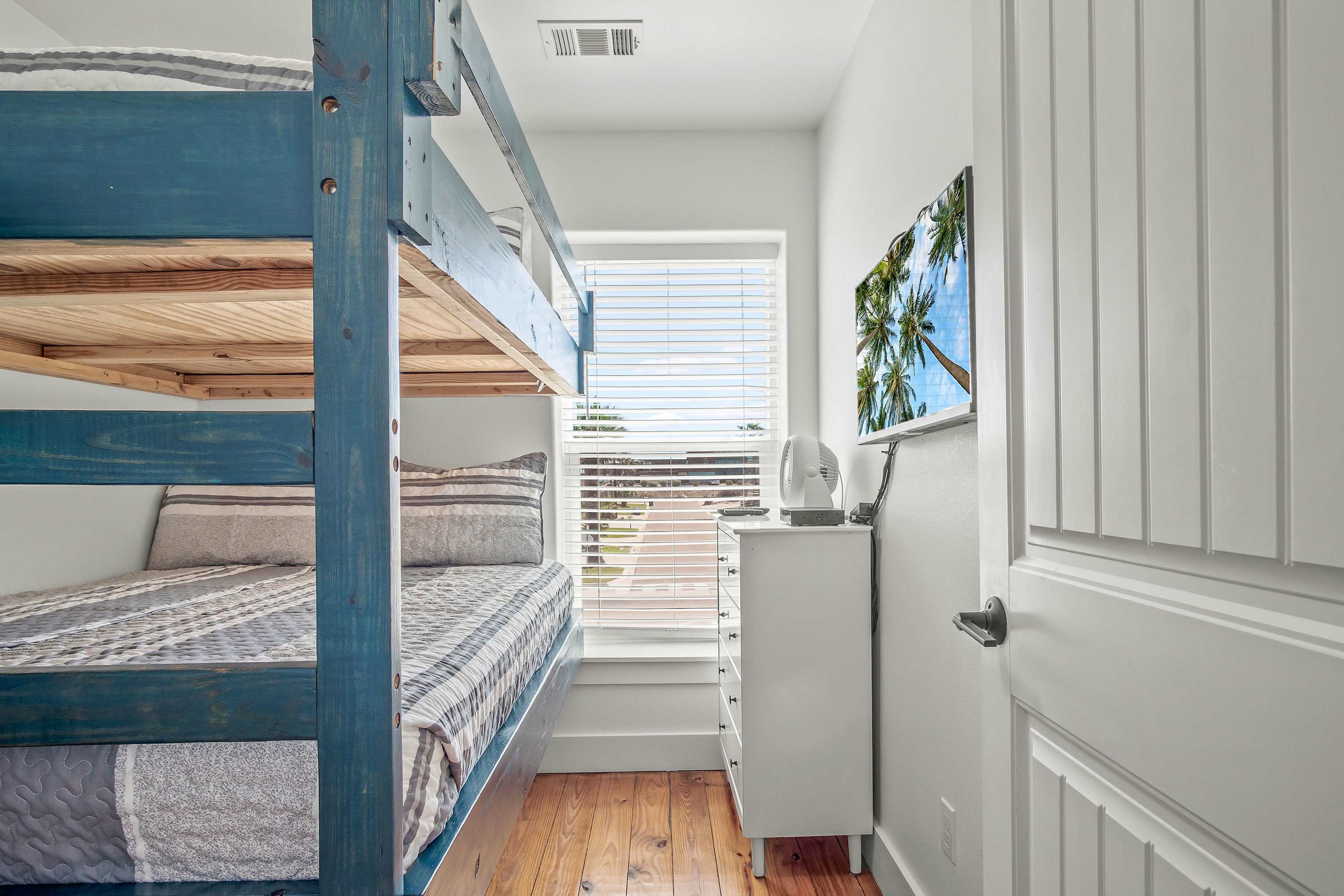 Month Long Stays 3 Bdr | Pool | No pets | Sleeps 10 8